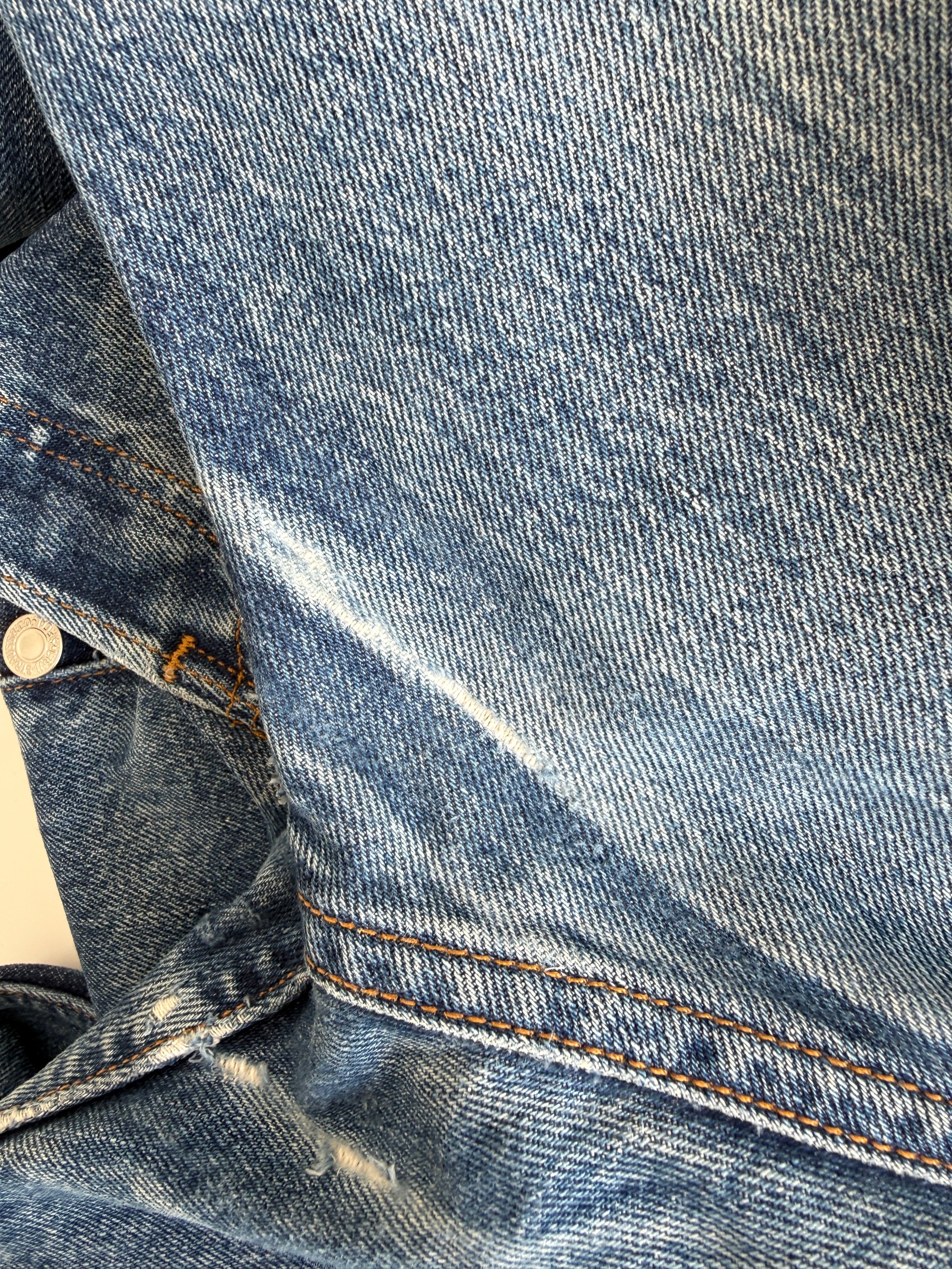 W31 L31 vintage Levis 501 31” measured waist dark blue whiskers Y2K 501s