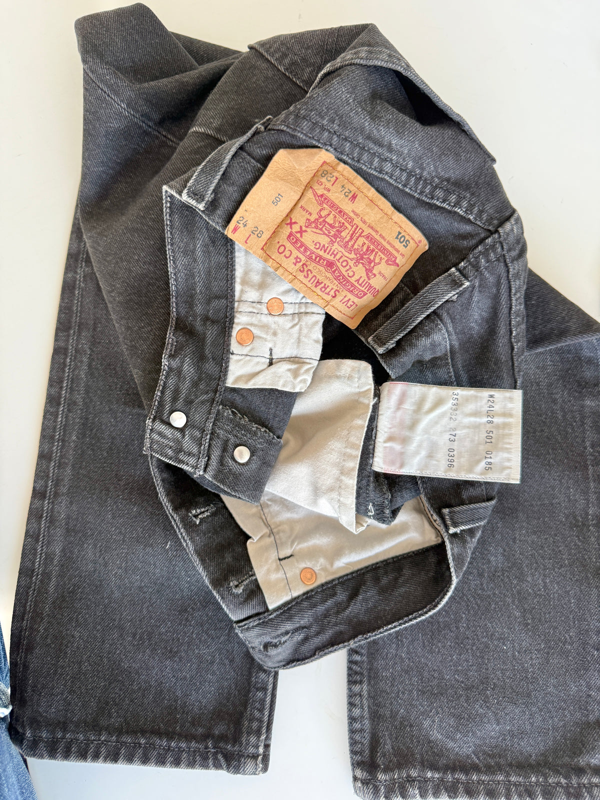 W22 L27 vintage Levis 501s 21/22” measured black fade 501s 90s