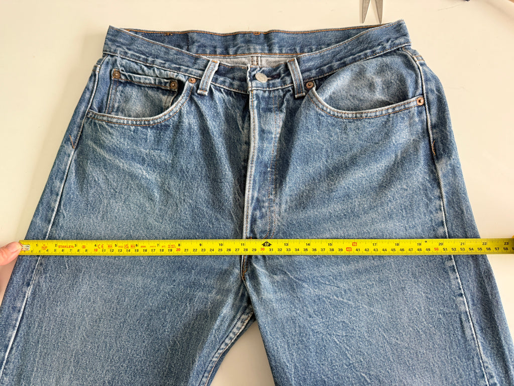 W31 L31 vintage Levis 501s 30/31” measured medium dark blue faded  early 90s 501s USA