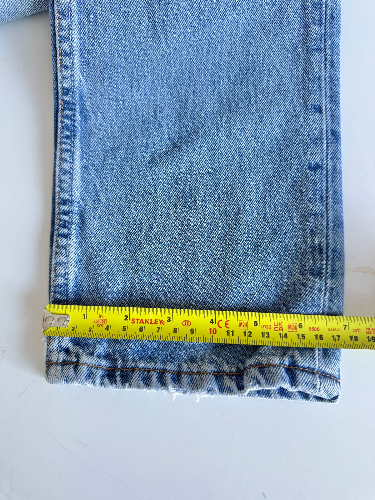 W26 L30 vintage Levis 501 light medium blue 25/26” measured waist 90s levis 501s