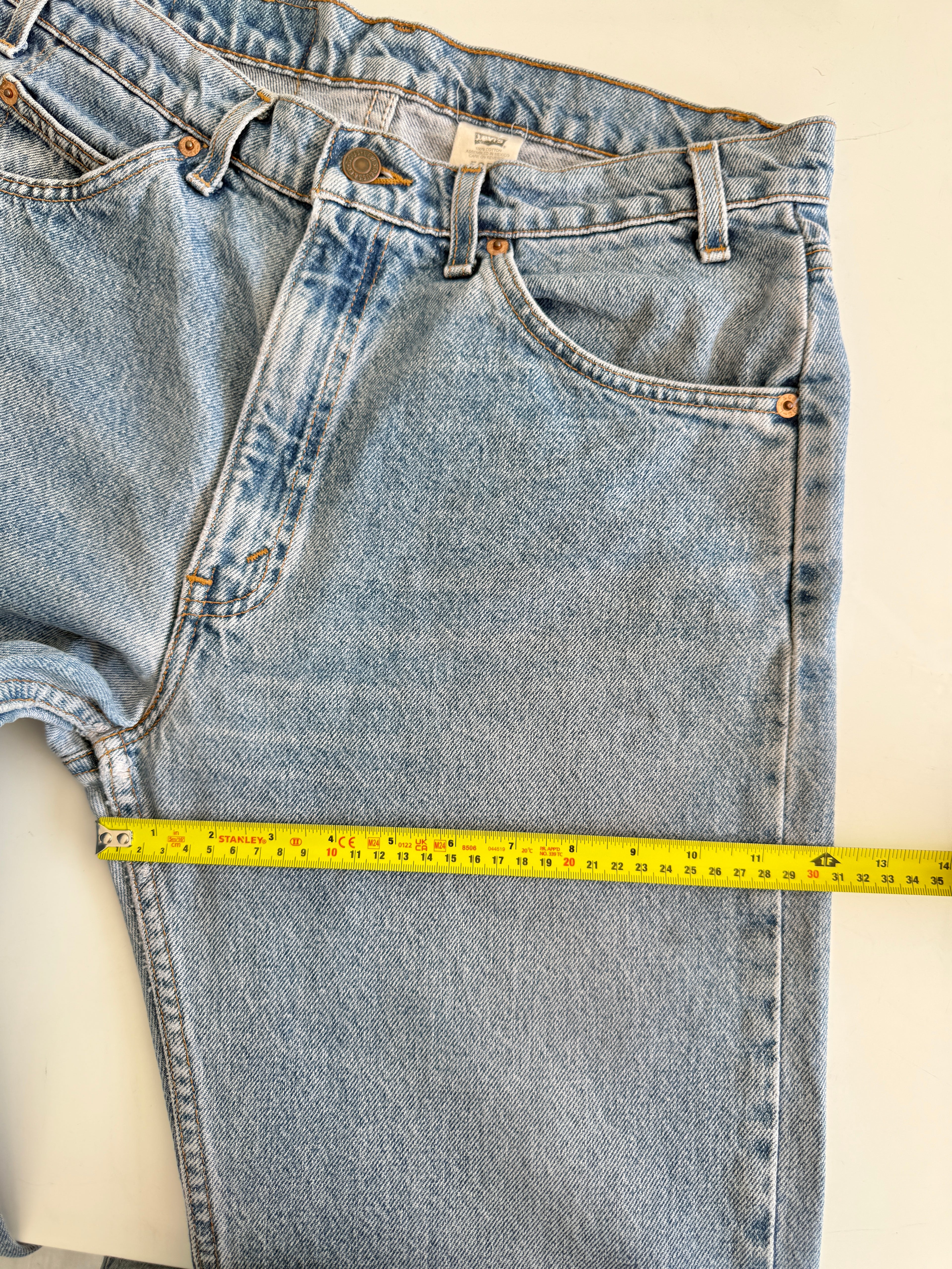 W31 L31 vintage Levis 505 30/32” measured waist medium blue faded  90s 505s