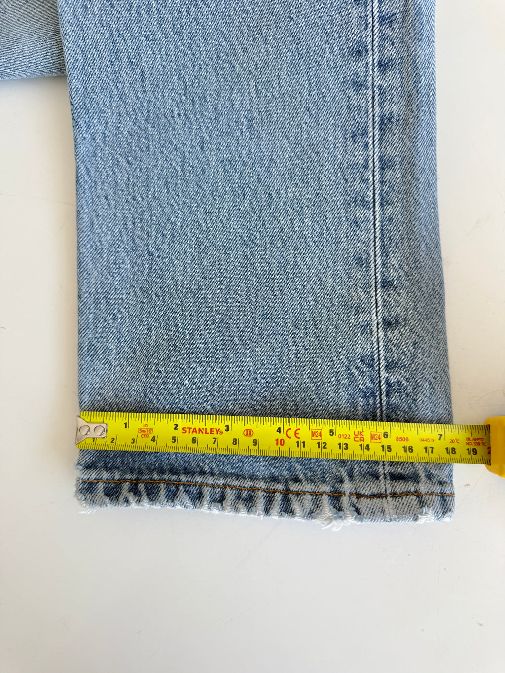W26 L31 vintage Levis 501 25/26” measured waist medium light blue 501s Y2K wallet mark and cool fades nl
