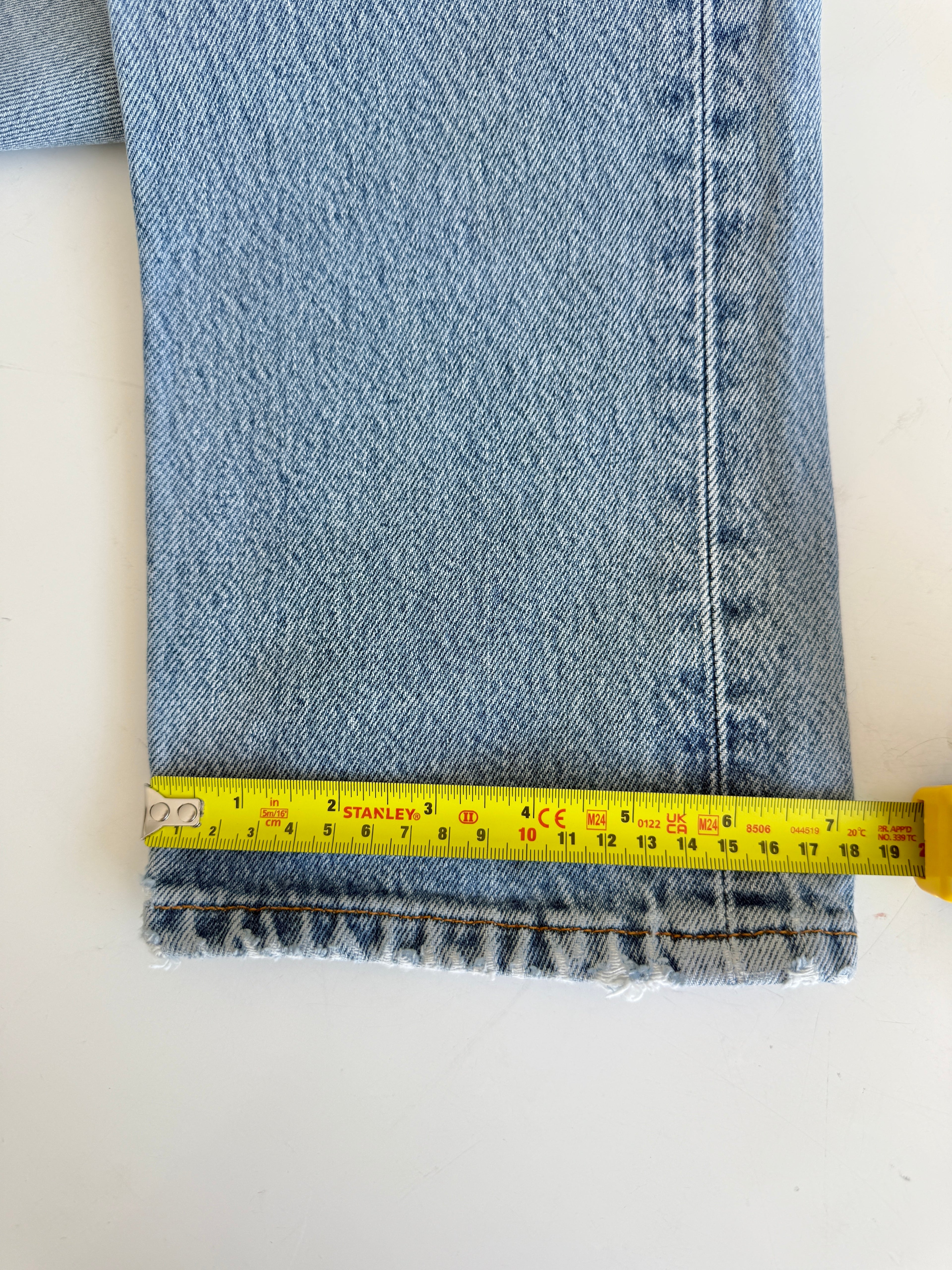 W26 L31 vintage Levis 501 25/26” measured waist medium light blue 501s Y2K wallet mark and cool fades nl