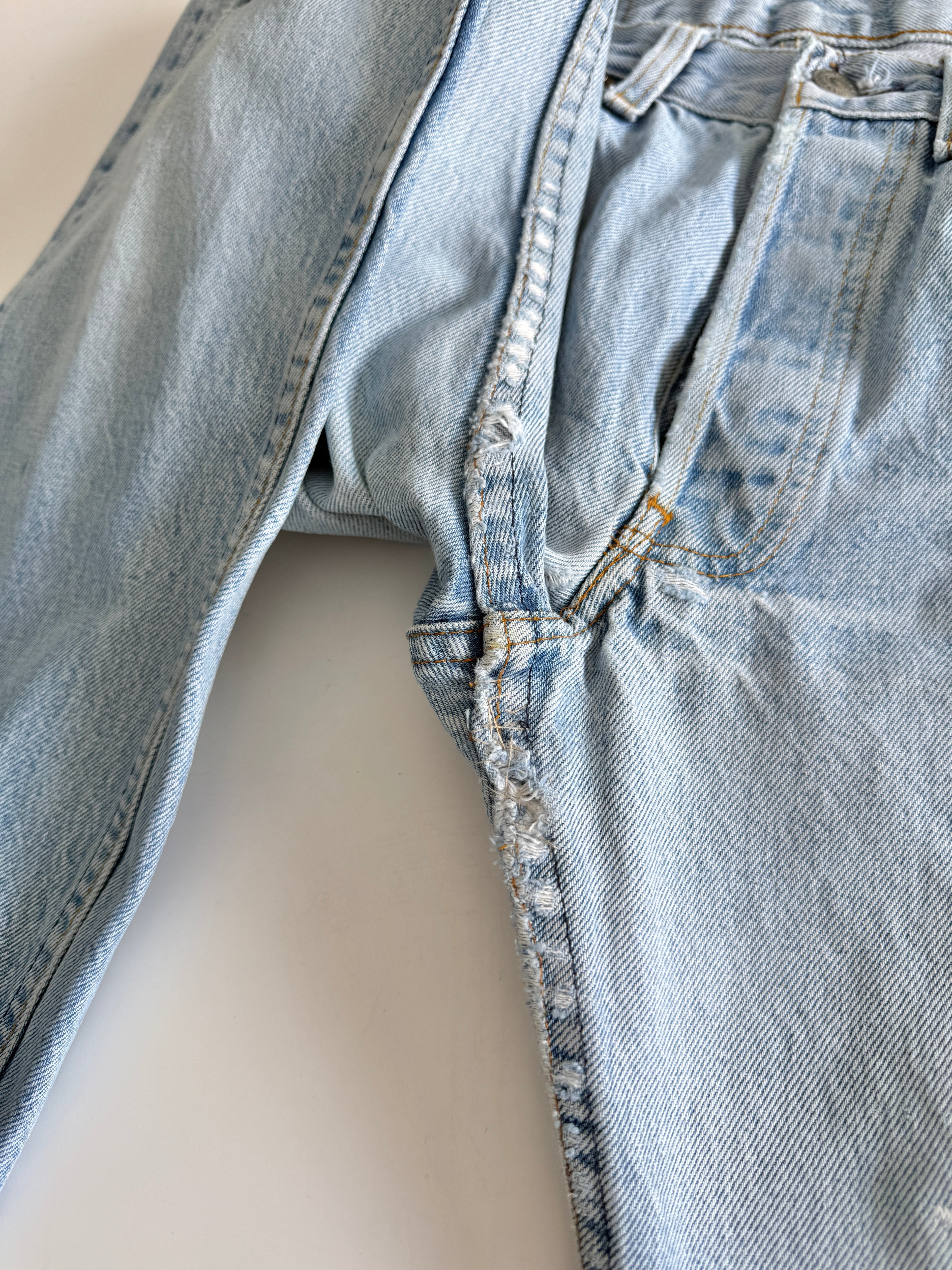 W26 L31 vintage Levis 501 25-26” measured light faded blue 70s/80’s levi’s 501s made in USA