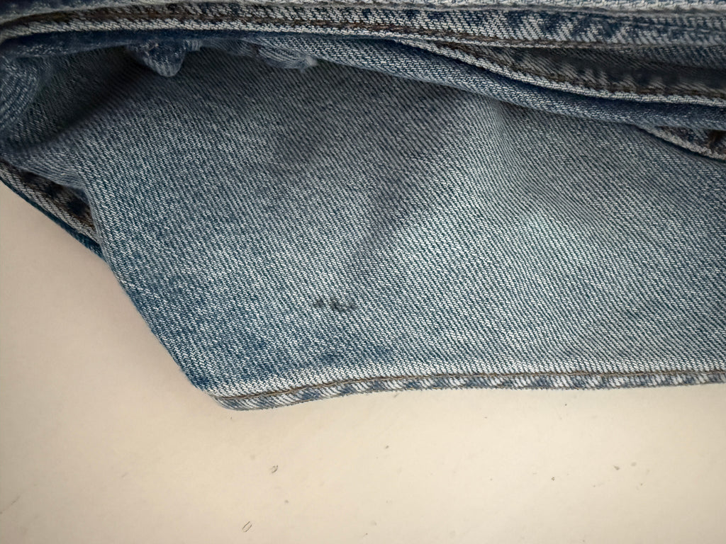W26 L30 vintage Levis 501 25/26” measured waist medium blue 501s made in 90s