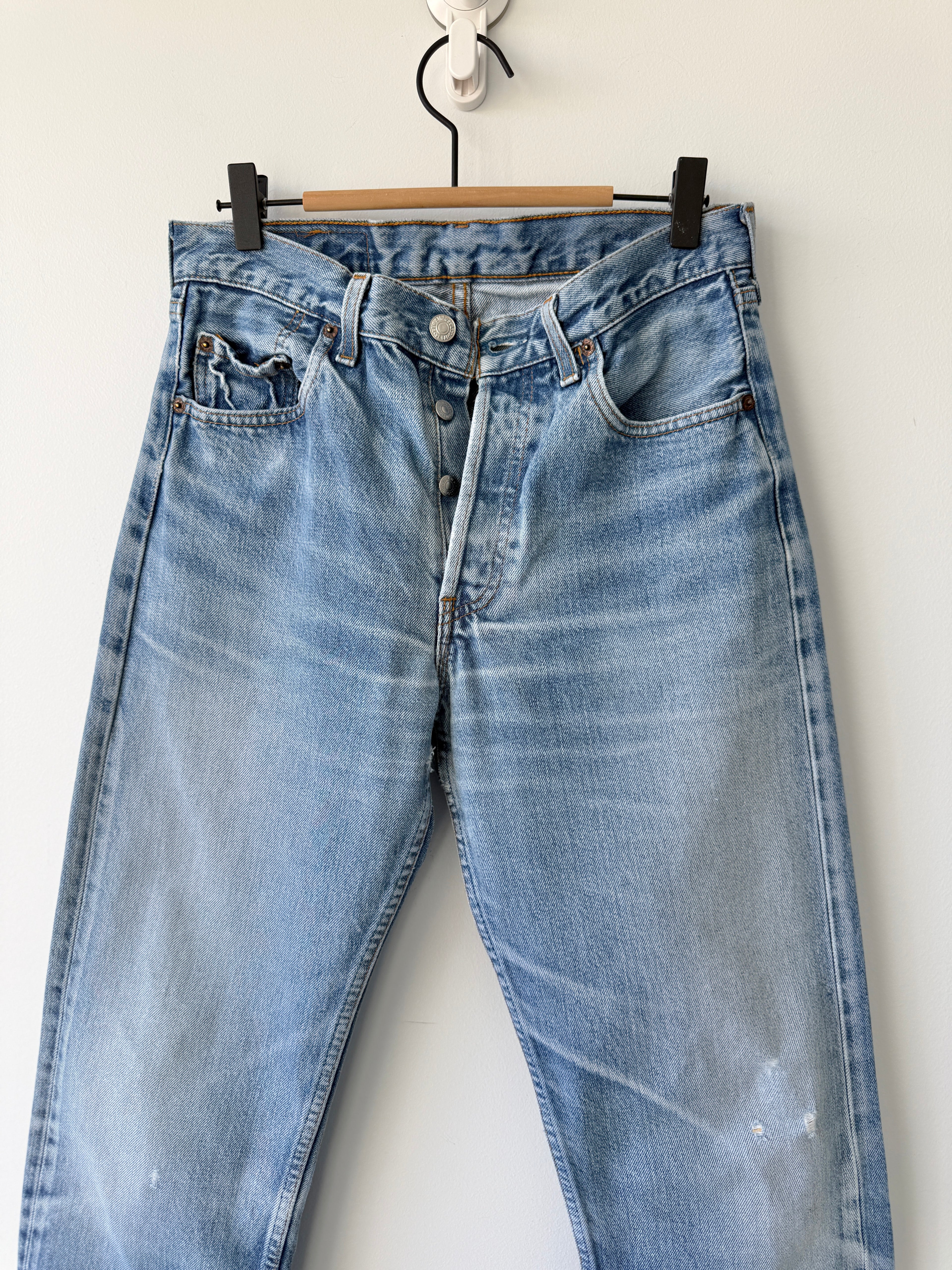 W28 L30 vintage Levis 501 27-28” measured medium faded blue 90’s levi’s 501s