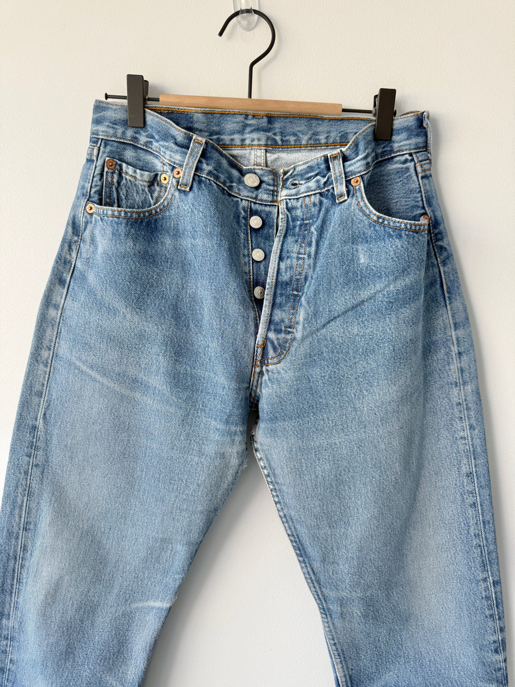 W28 L28 vintage Levis 501 medium blue 26/28” measured waist 501s Y2K