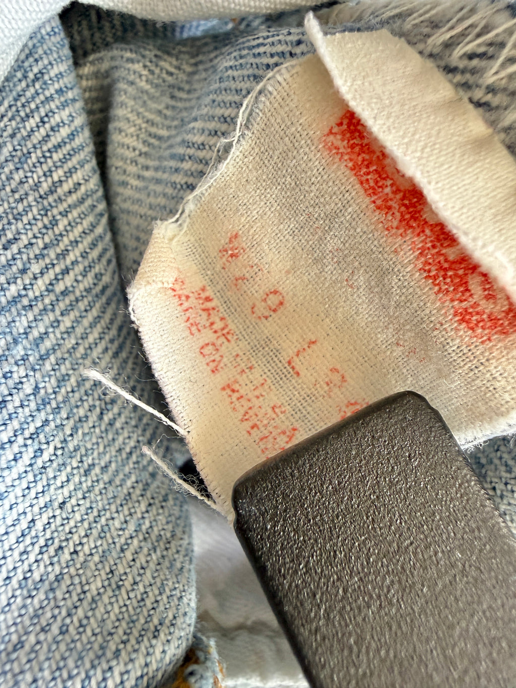 W27 L28 vintage Levis 501 light faded blue 26/27” measured waist 501s early 90s USA