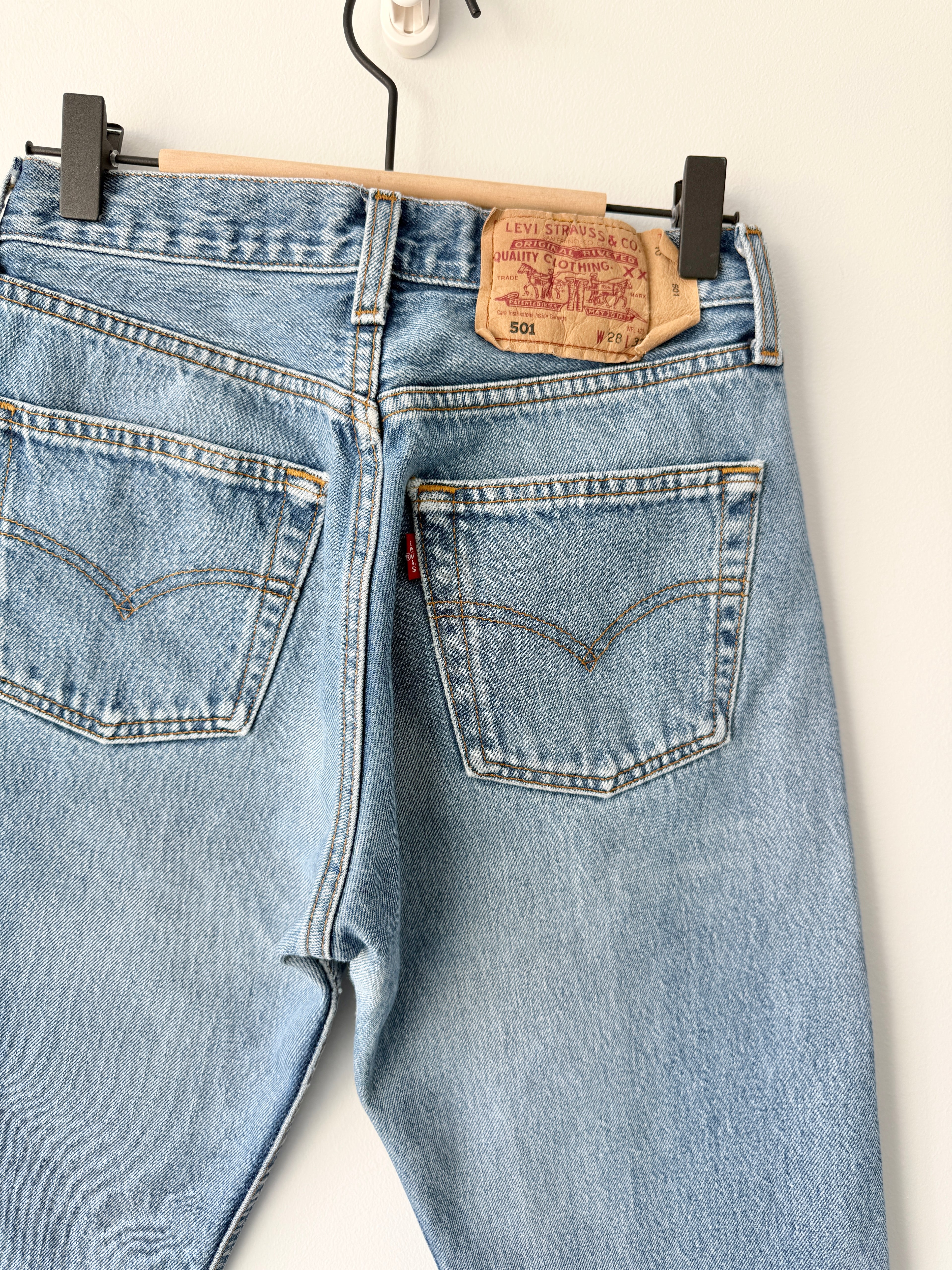 W26 L30 vintage Levis 501s 25-26” measured medium blue faded blue Y2K Levi’s 501s