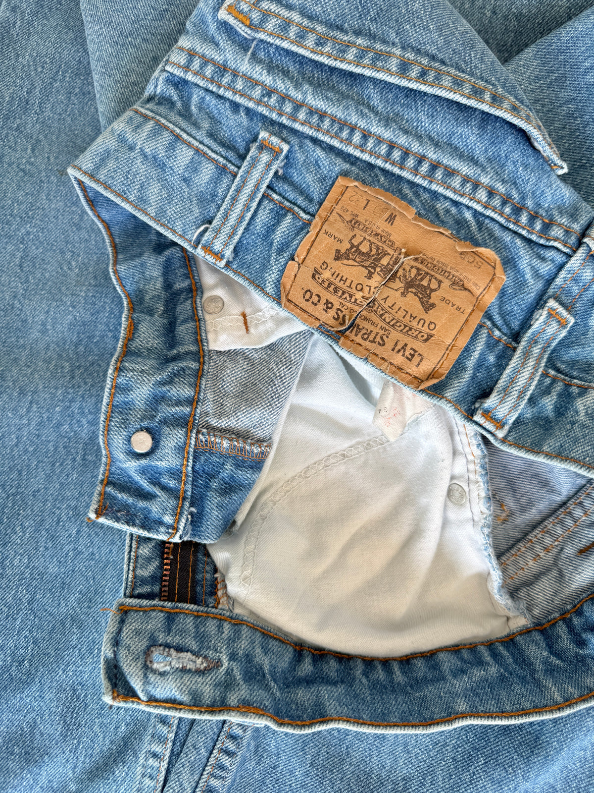 W27 L31 vintage Levis 509 27” measured medium blue faded  80/90s 509s