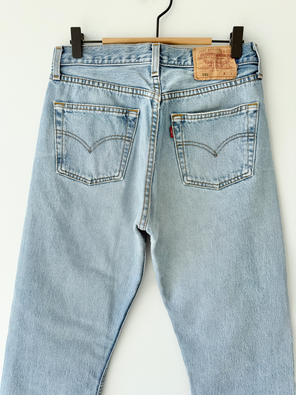W29 L32 vintage Levis 501 28/29” light blue Levi’s 501s 90s