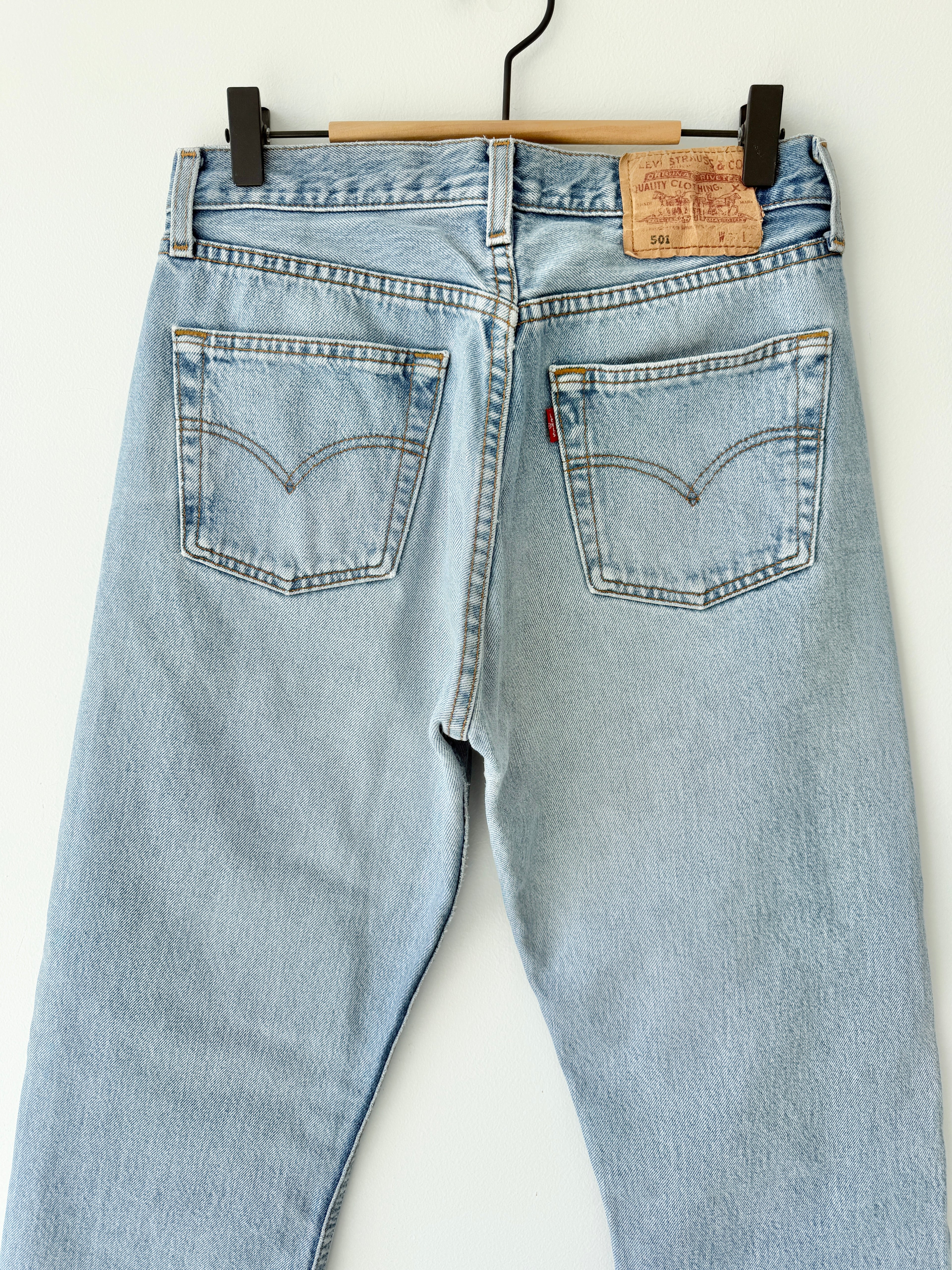 W29 L32 vintage Levis 501 28/29” light blue Levi’s 501s 90s