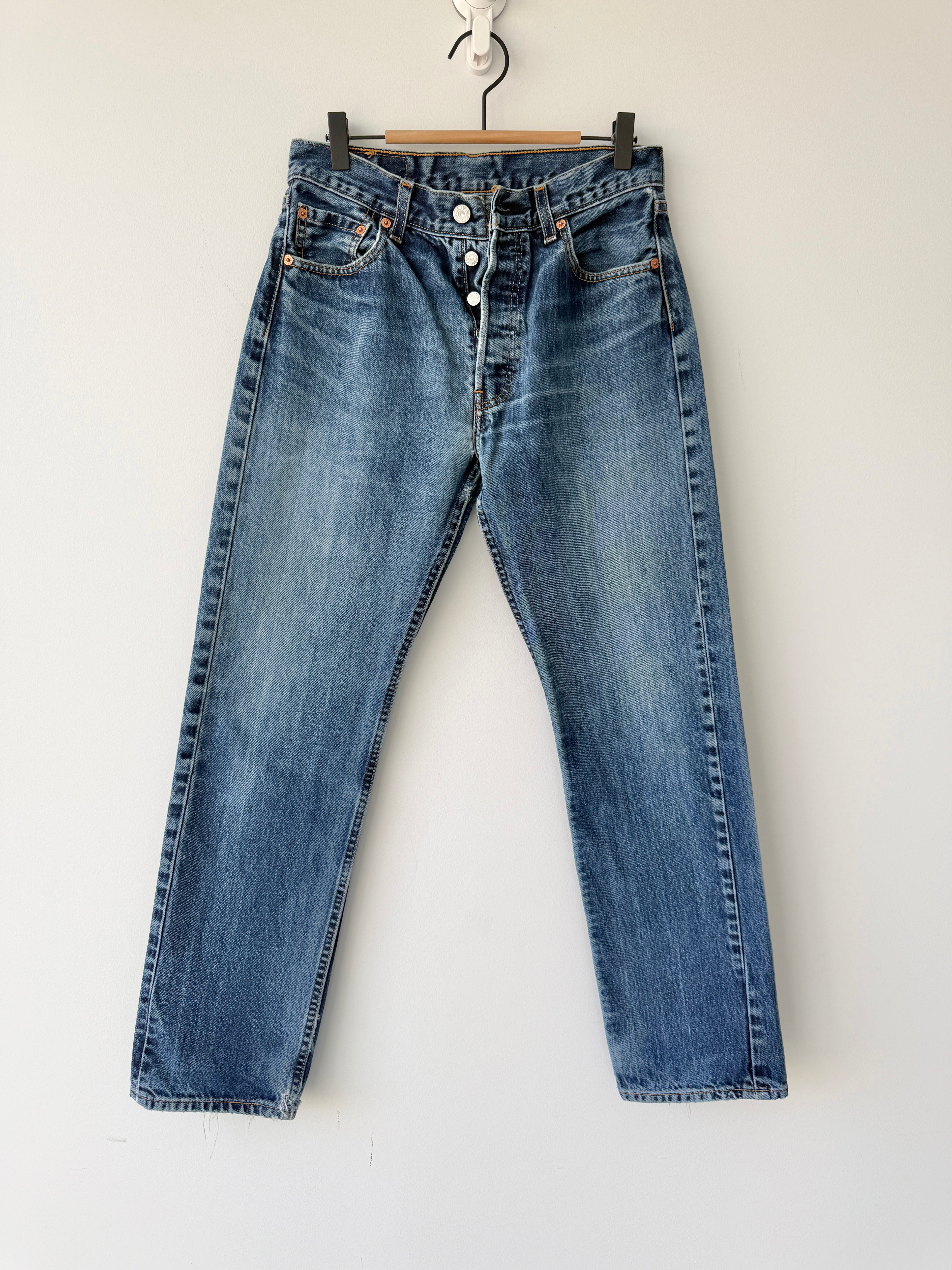 W28 L31 vintage Levis 501 27-28” measured dark faded blue Y2K Levi’s 501s