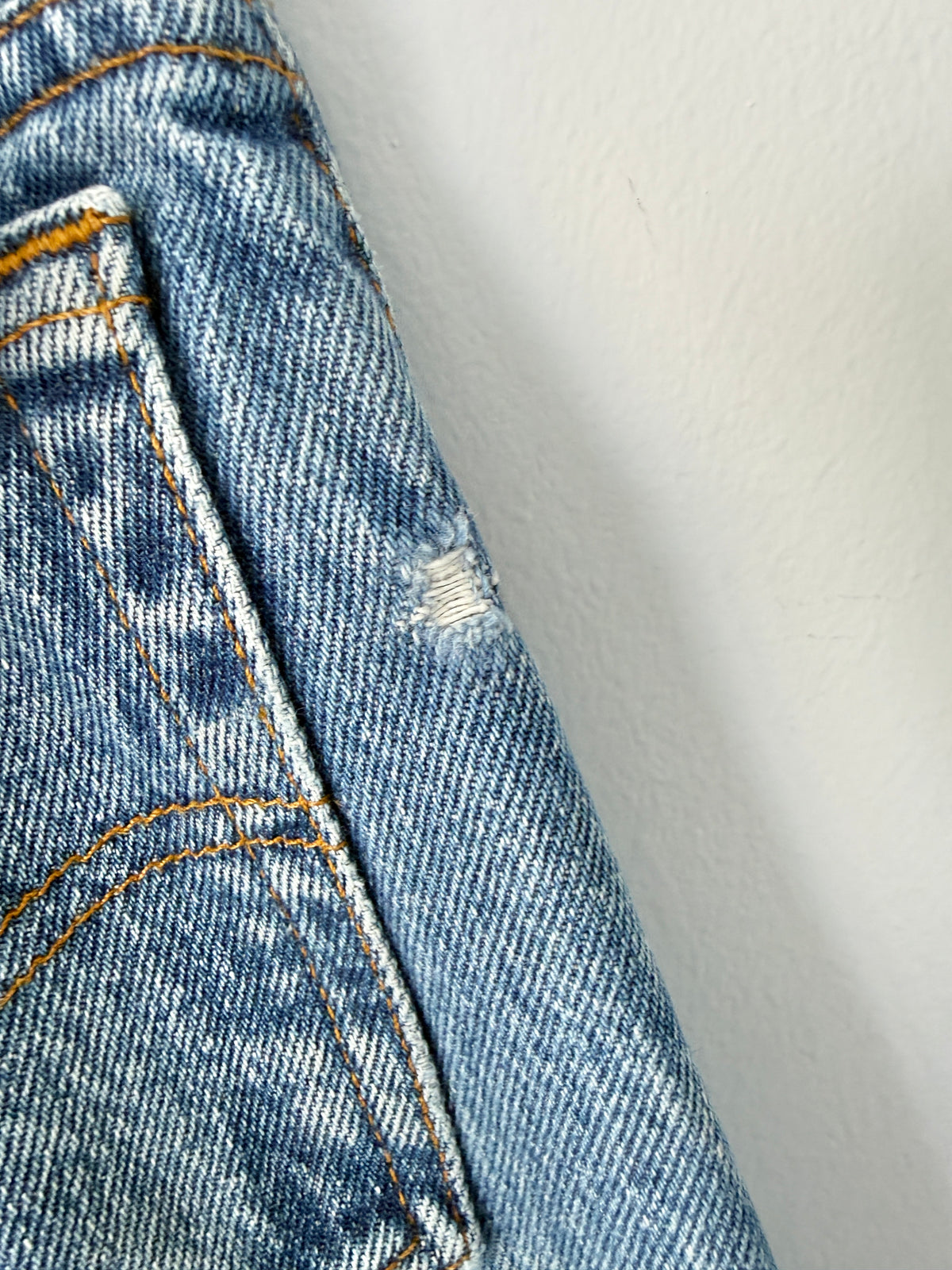 W26 L29 vintage Levis 501 dark faded blue 25/26” measured waist 501s 80s USA