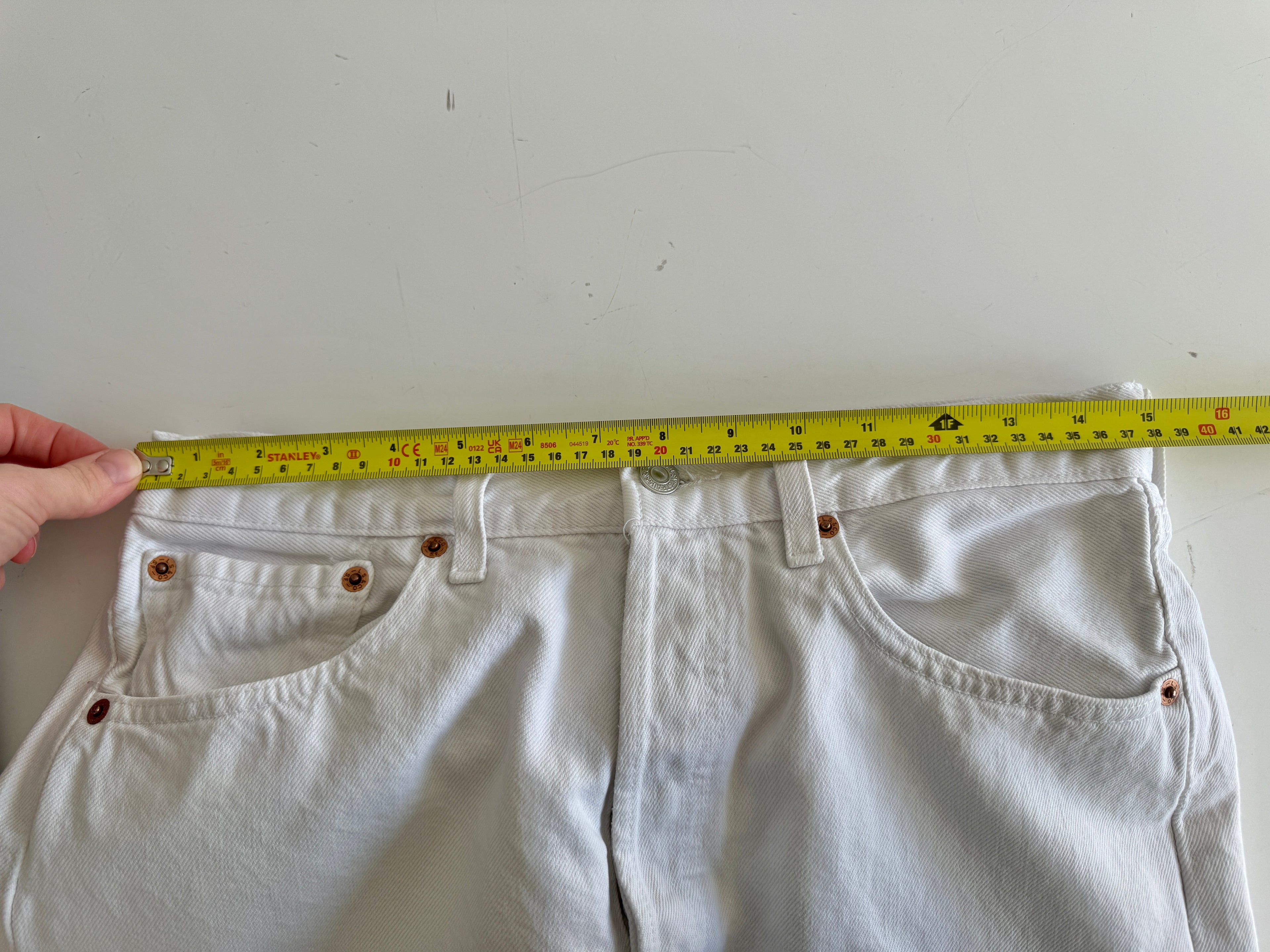 W29 L27 vintage Levis 501 28-29”” measured white denim 90s 501s