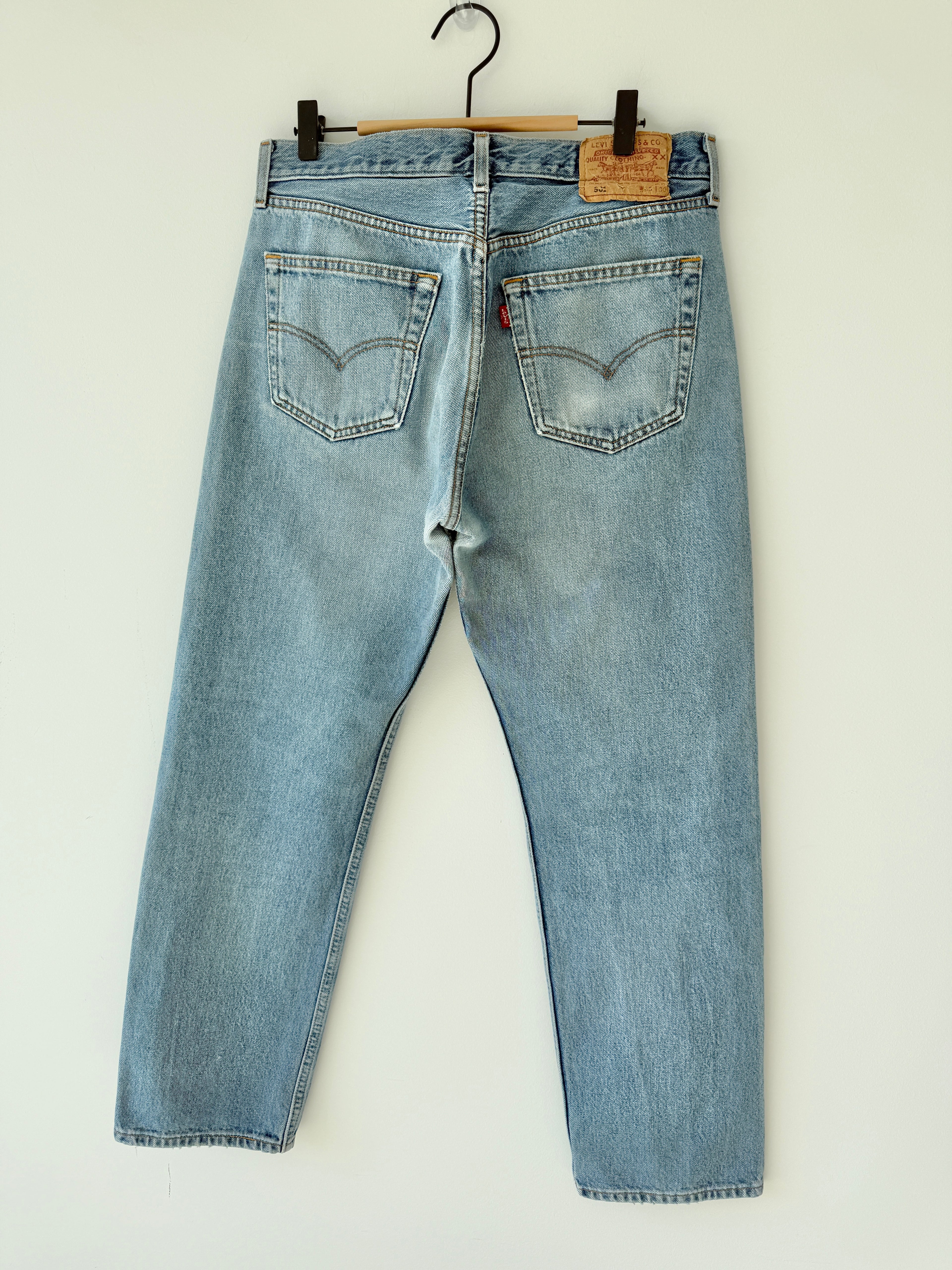 W31 L29 vintage Levis 501 30/31” measured waist medium faded blue wallet mark Y2K 501s