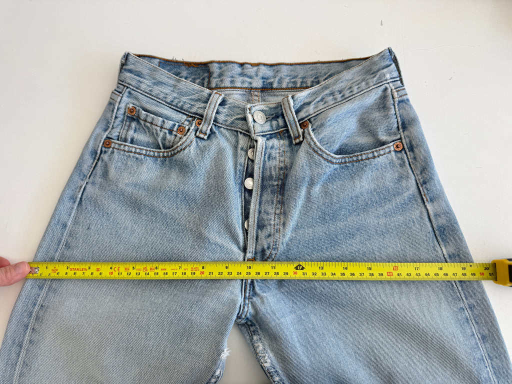 W25 L30 vintage Levis 501s 25” measured light blue faded Y2K 501s