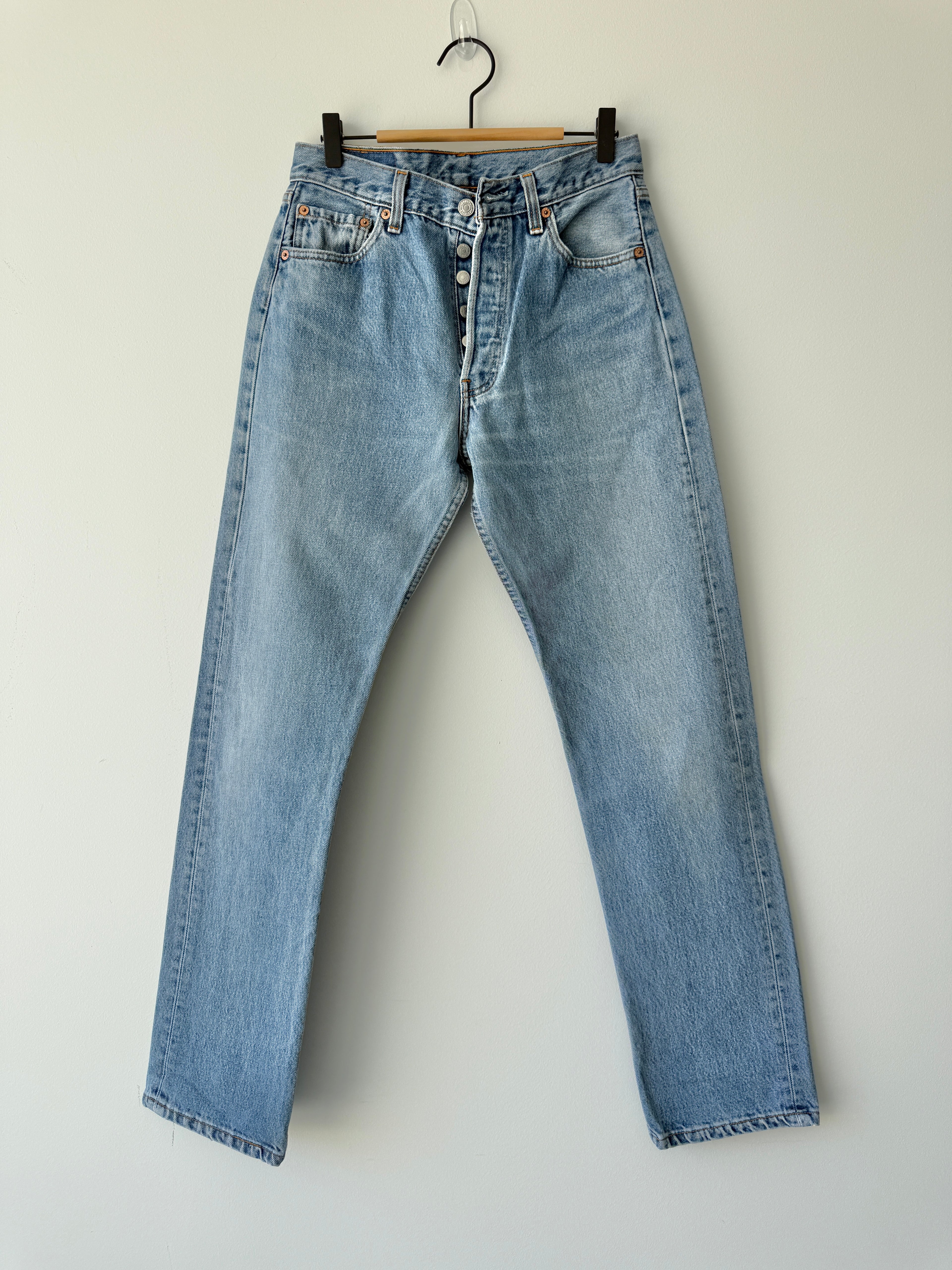 W28 L31 vintage Levis 501 27/28” measured waist medium blue 90s USA  501s