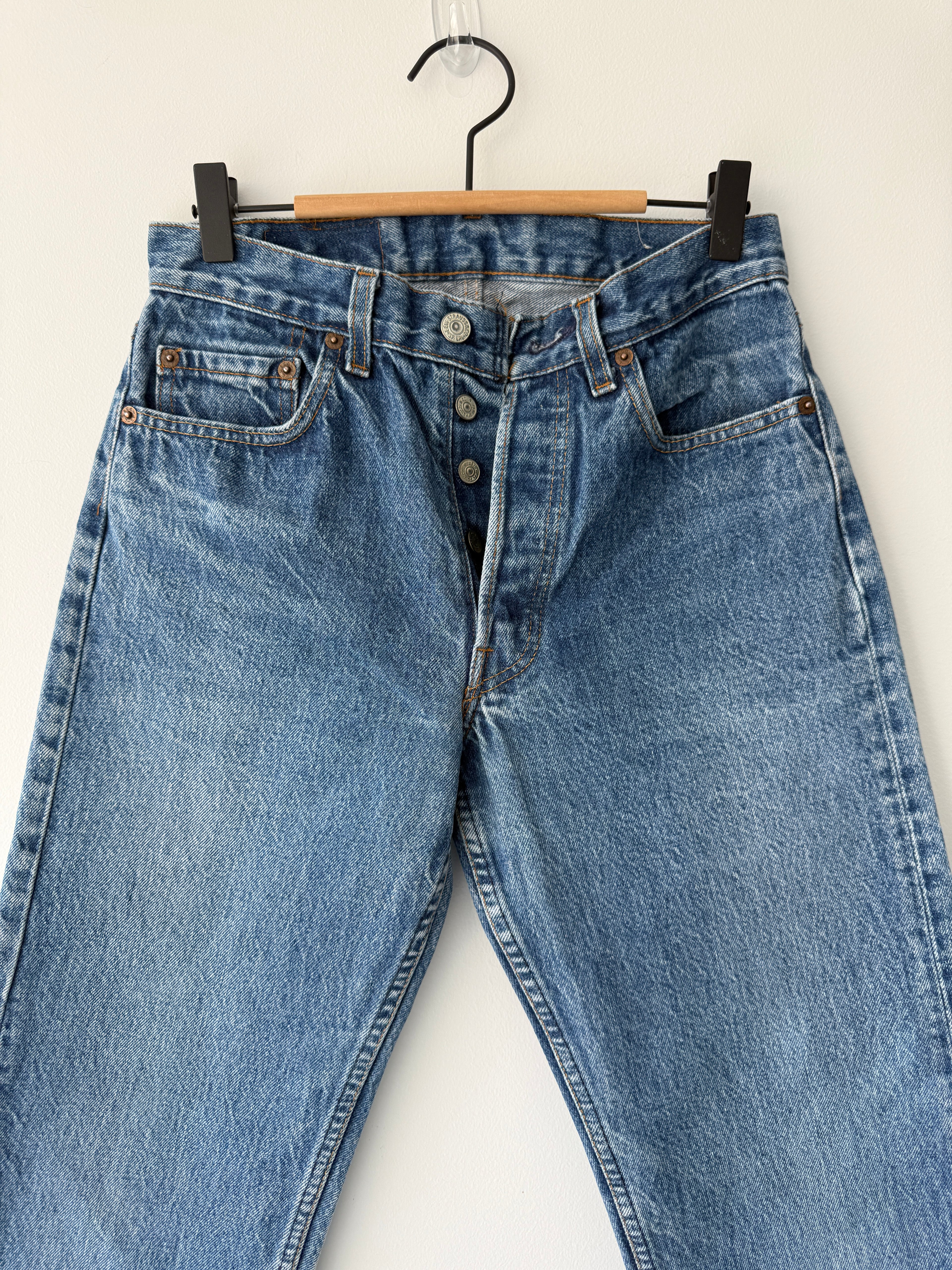 W26 L24 vintage Levis 501 25/26” dark blue faded Levi’s 501s USA 80s