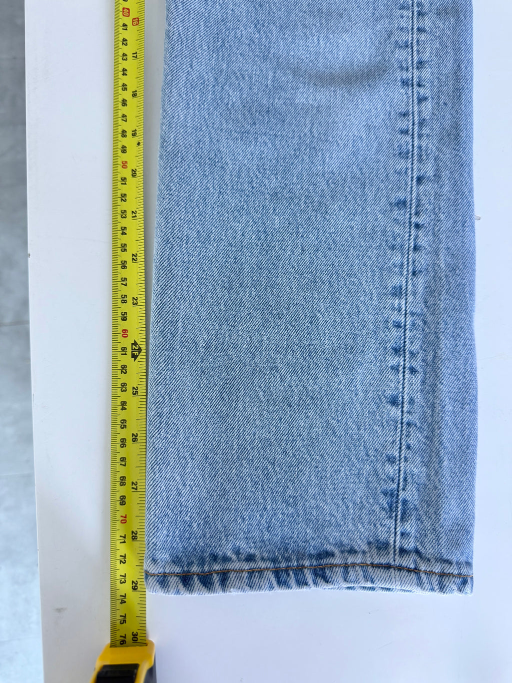 W27 L29 vintage Levis 501 light blue faded 26/27” measured waist 90s USA levis 501s slim hips