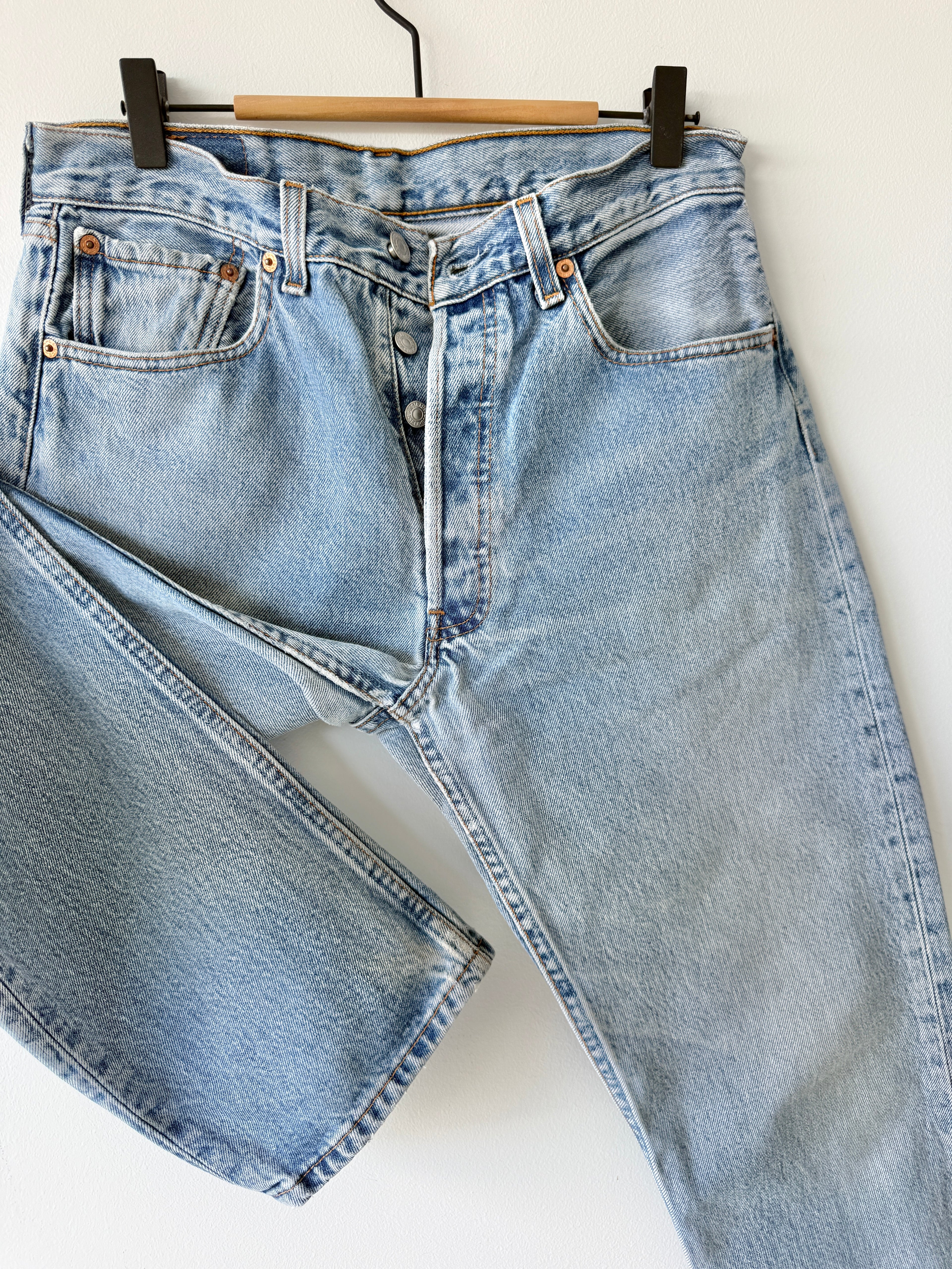W29 L29 vintage Levis 501 29” light blue Levi’s 501s Y2K
