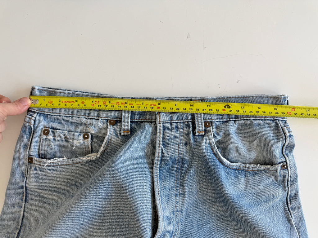 W31 L30 vintage Levis 501 30/31” measured waist light blue 501s made in 80s