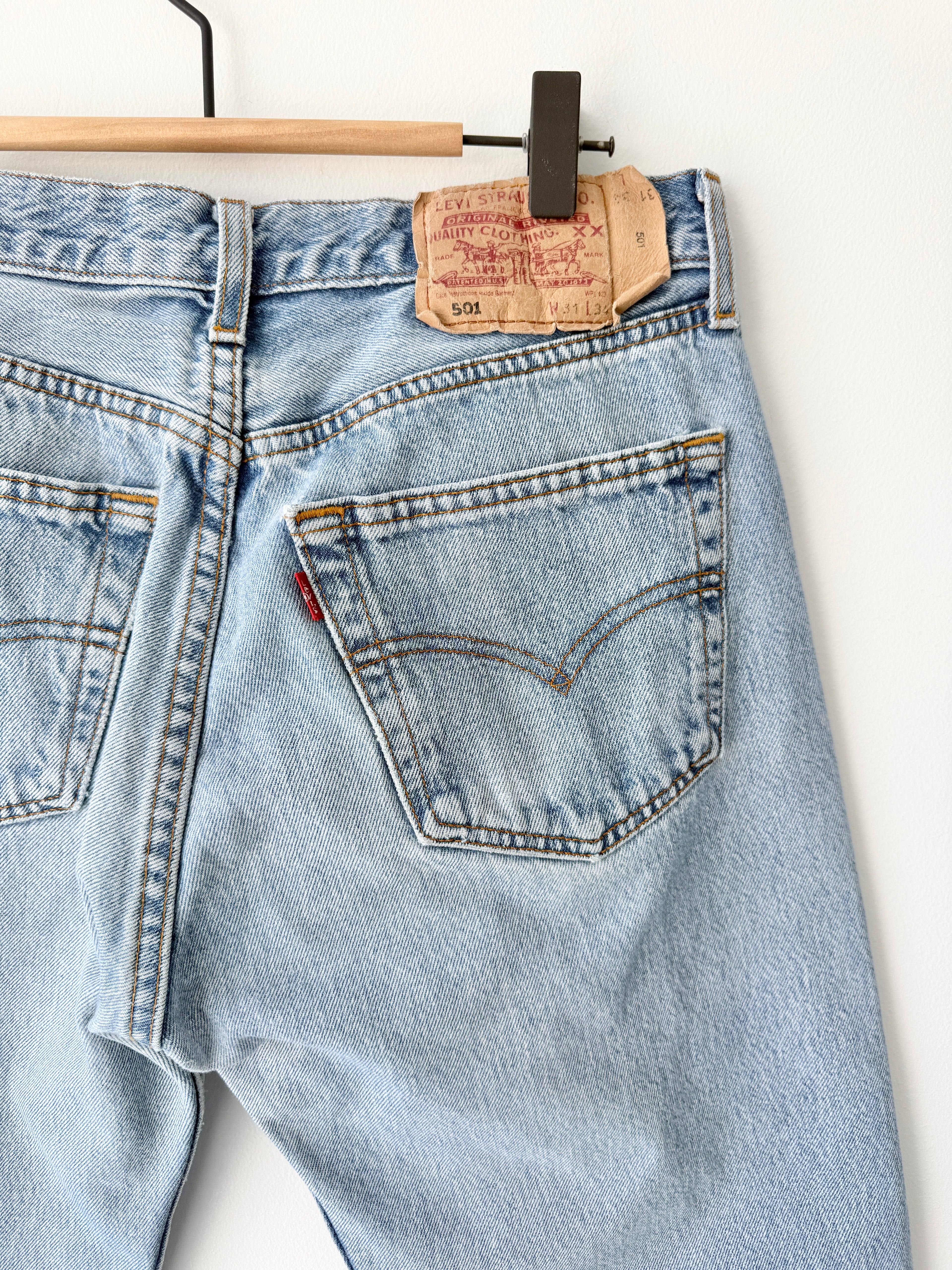 W28 L30 vintage Levis 501 27/28” light blue Levi’s 501s 90s