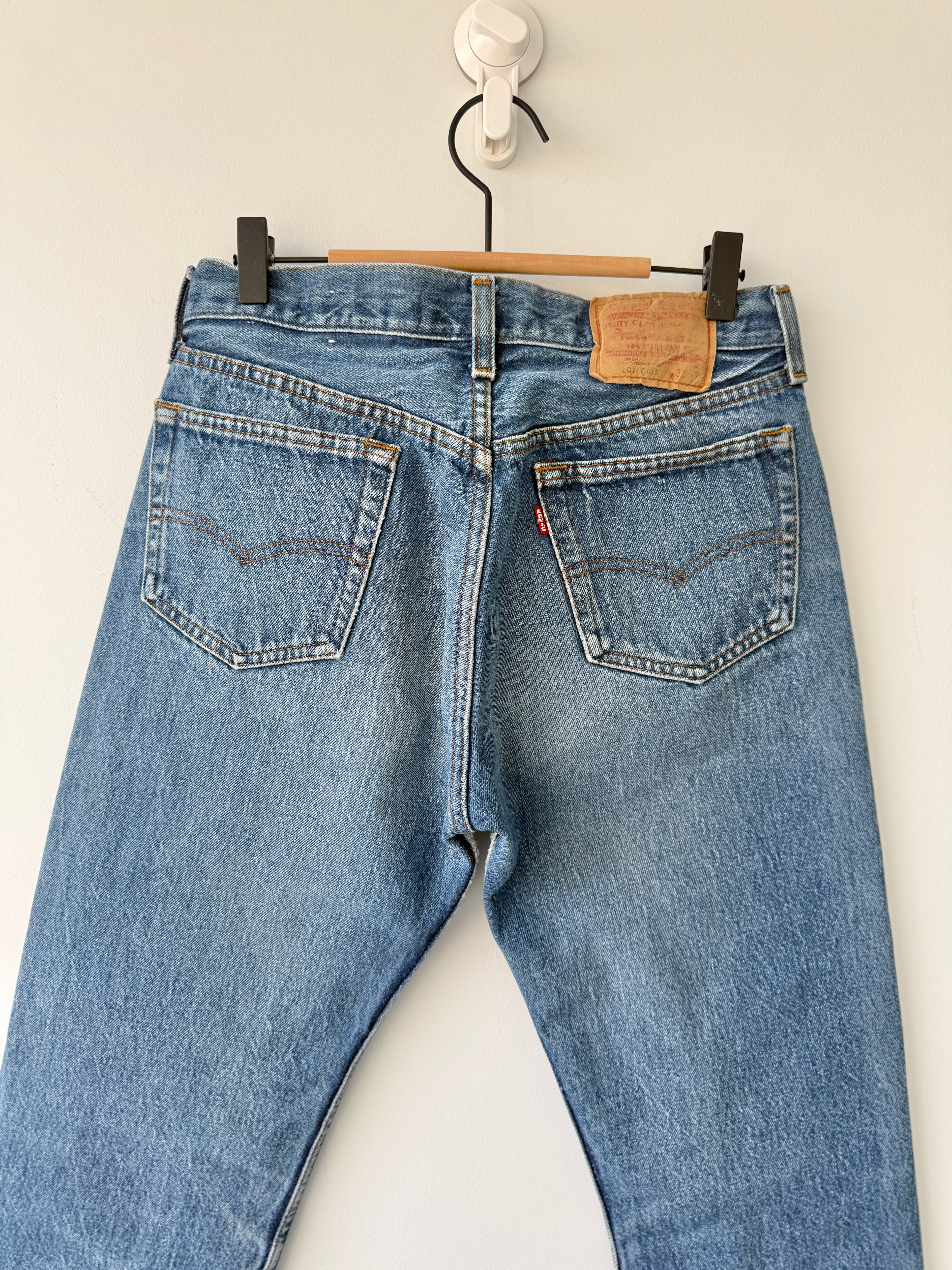 W29 L30 vintage Levis 501 27-29” measured dark faded blue 80s USA Levi’s 501s