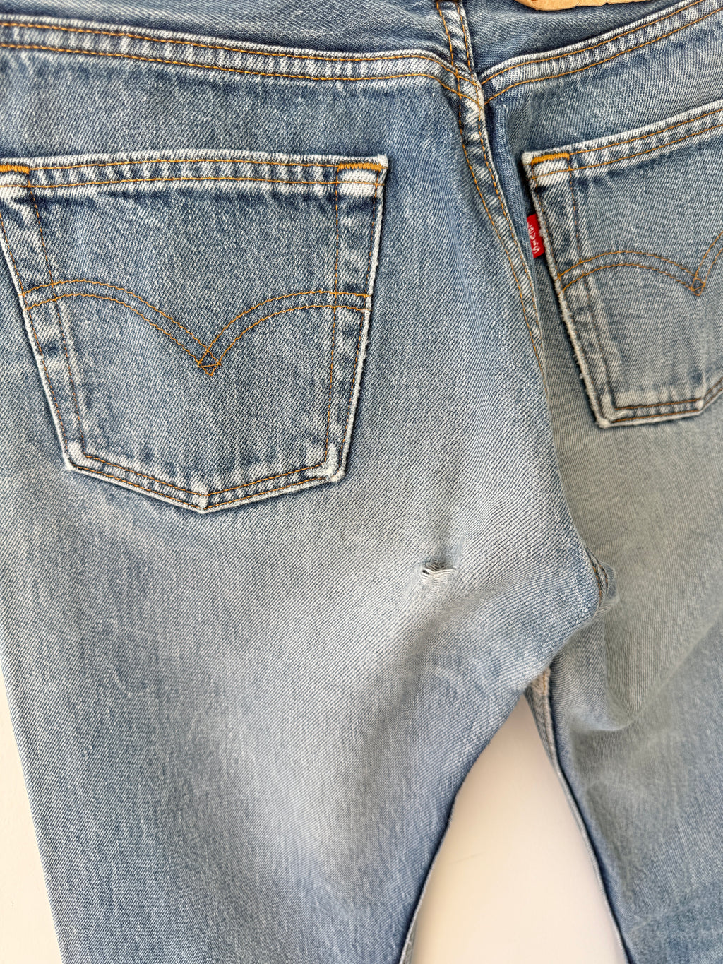 W27 L29 vintage Levis 501 26/27” measured medium faded blue denim 90’s 501s