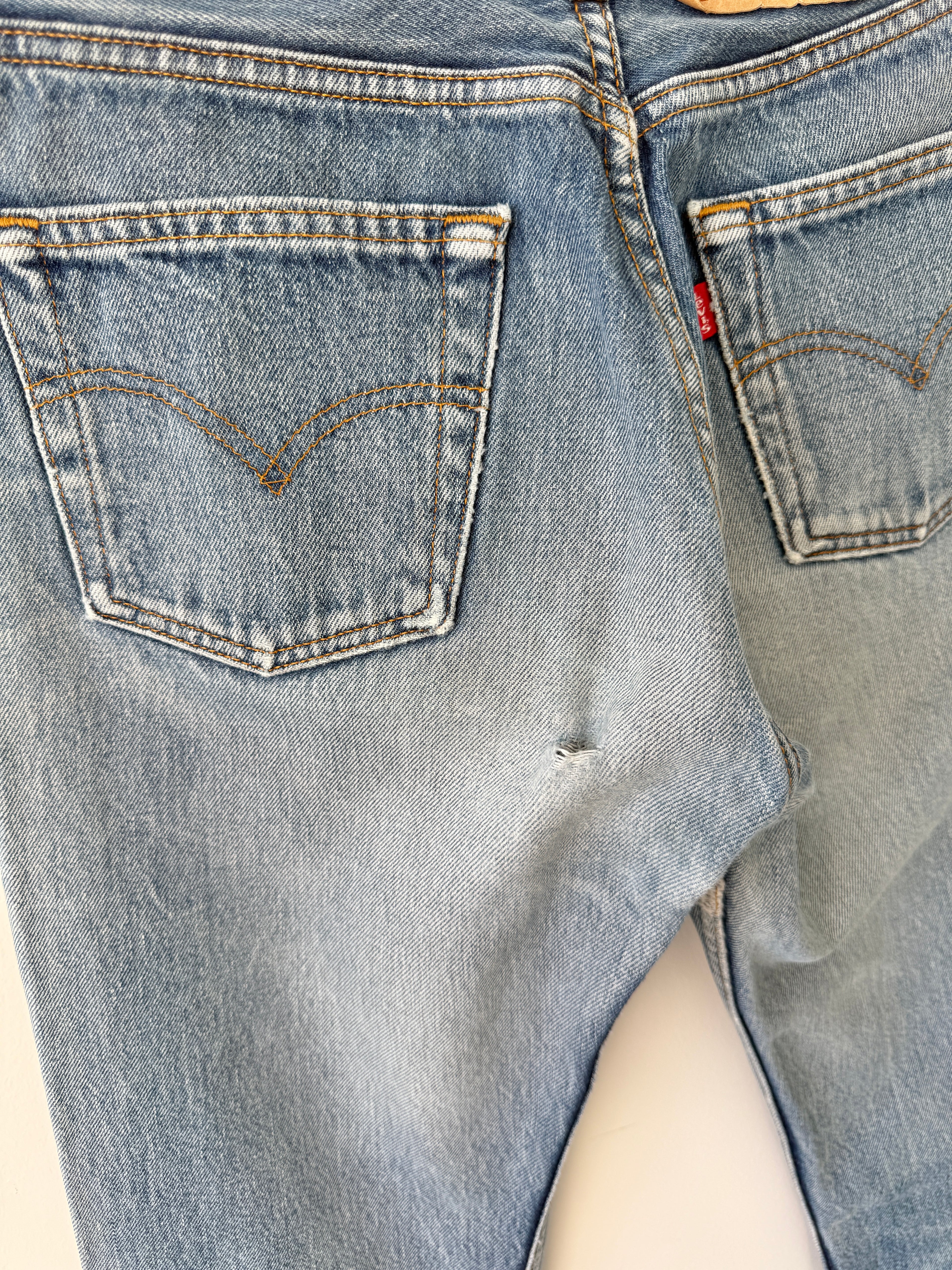 W27 L29 vintage Levis 501 26/27” measured medium faded blue denim 90’s 501s