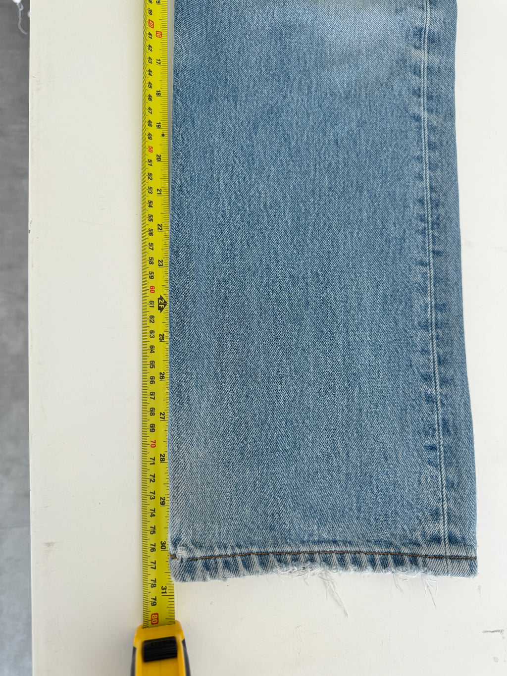 Soft W34 L30 vintage Levis 501 32-34” measured light medium blue faded denim Y2K 501s