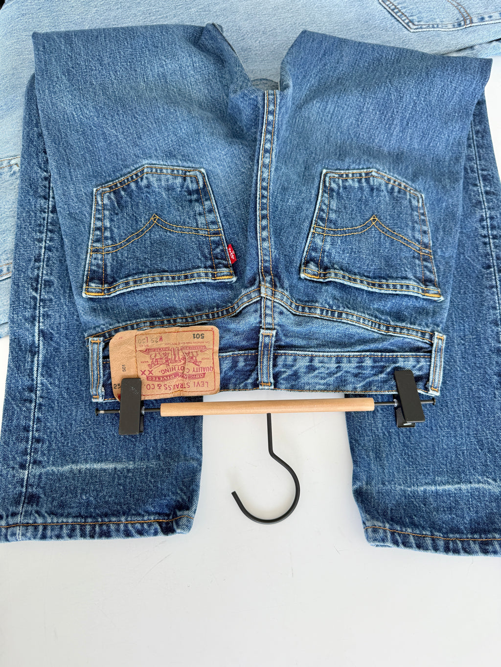 W24 L29 vintage Levis 501 23/24” measured waist faded dark blue 501s 90s denim