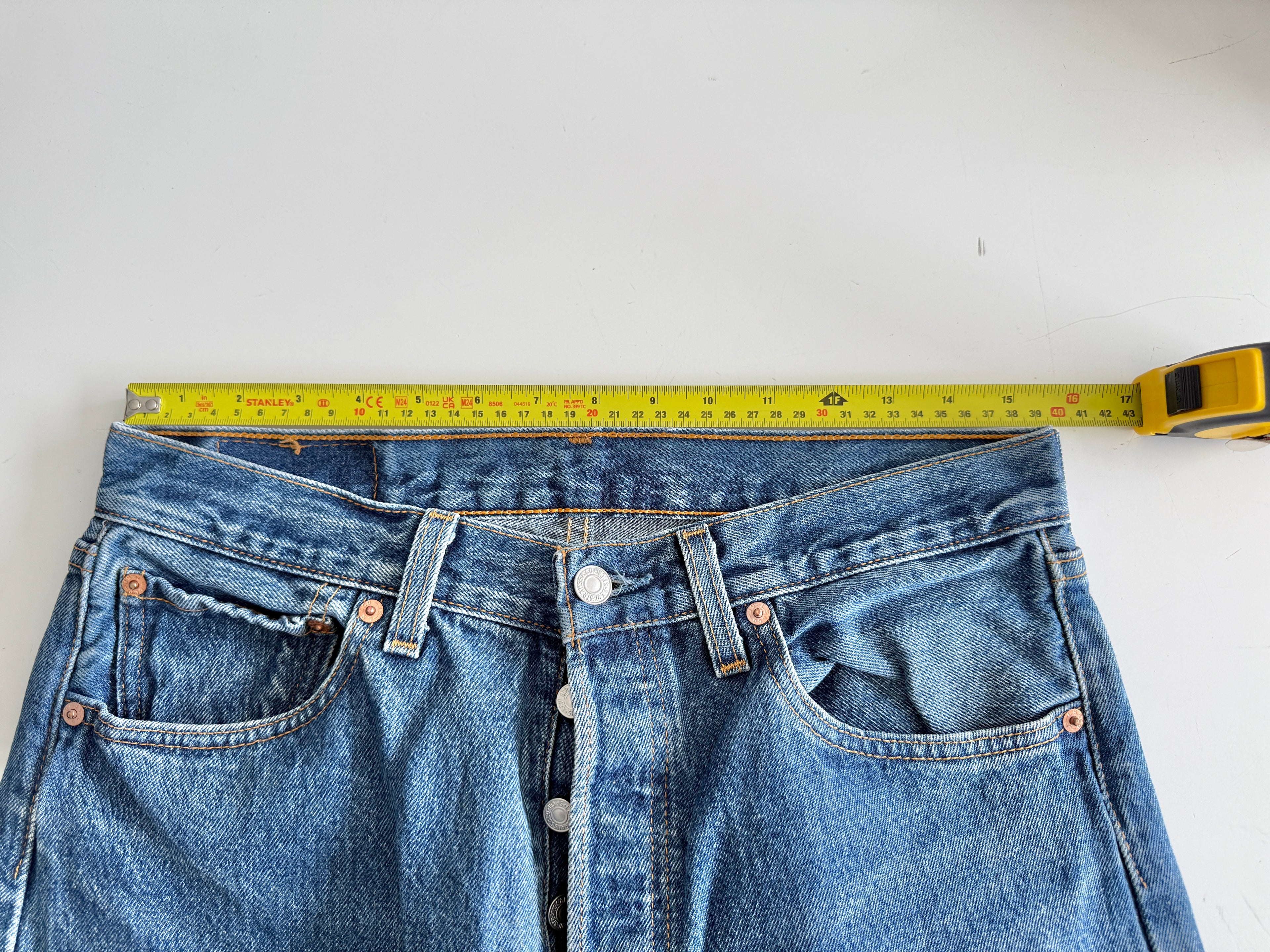 W31 L31 vintage Levis 501 30-31” measured dark blue made in 90s USA