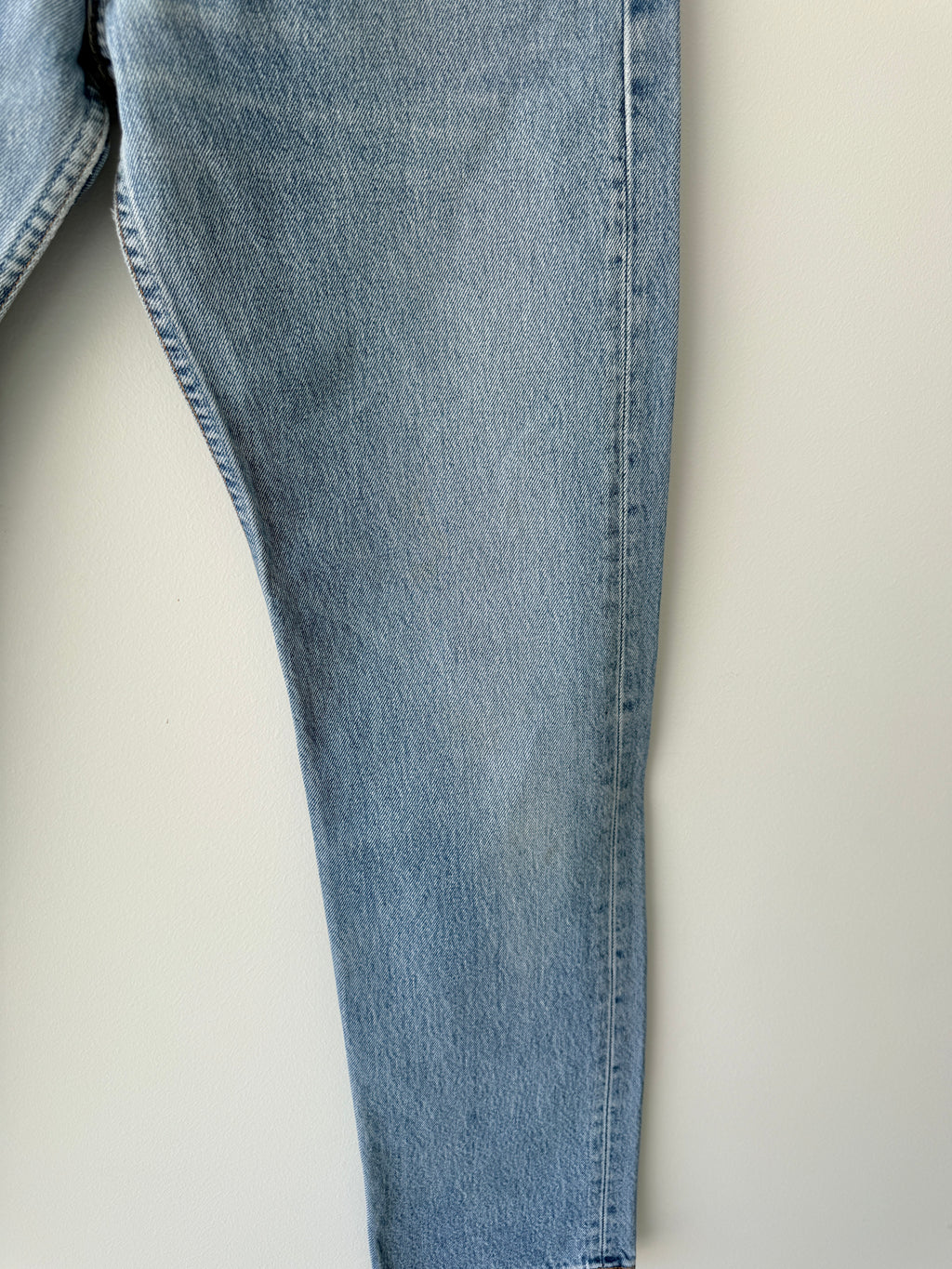 W28 L31 vintage Levis 501 27/28” measured waist medium blue 90s USA  501s