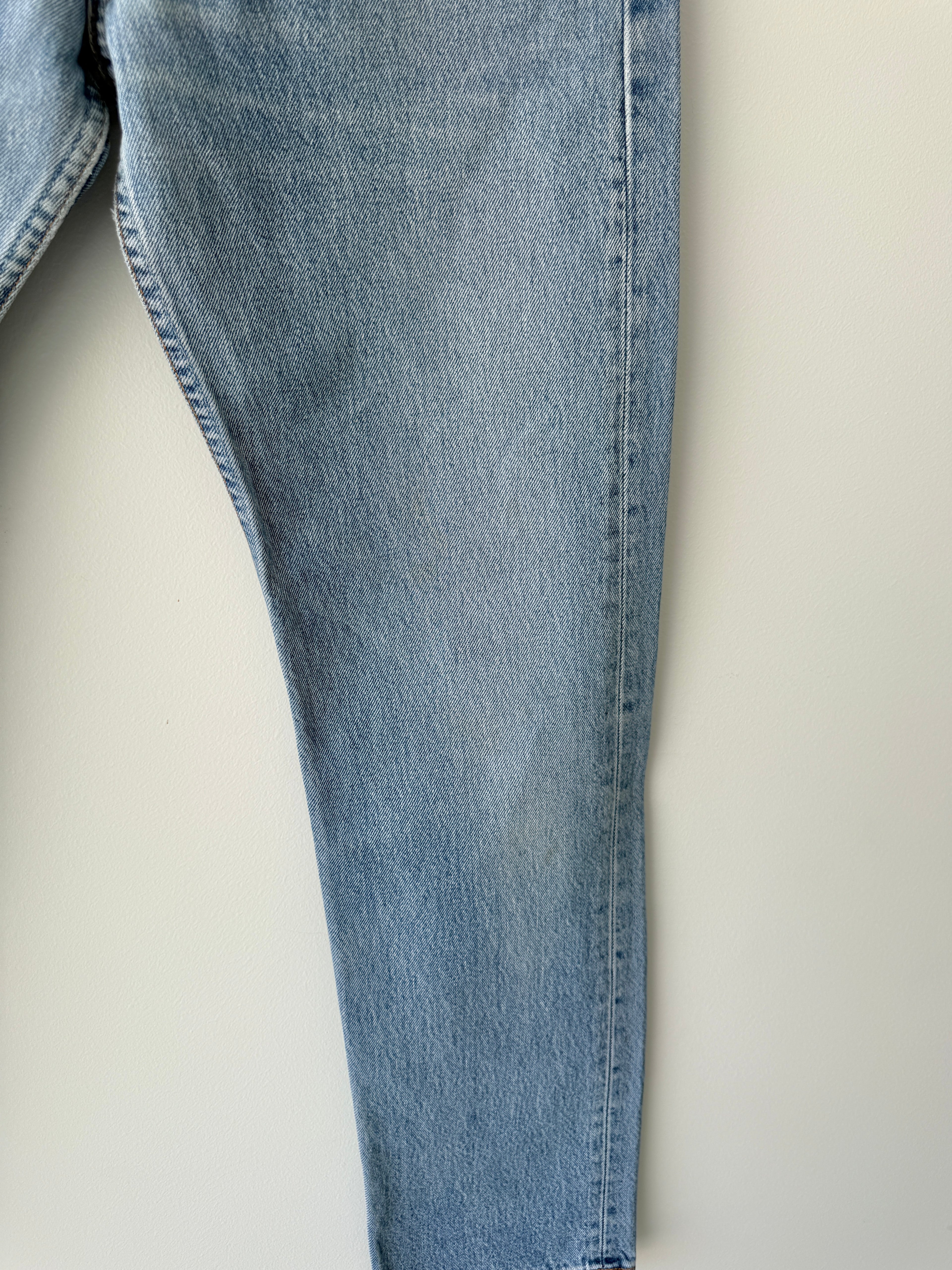 W28 L31 vintage Levis 501 27/28” measured waist medium blue 90s USA  501s