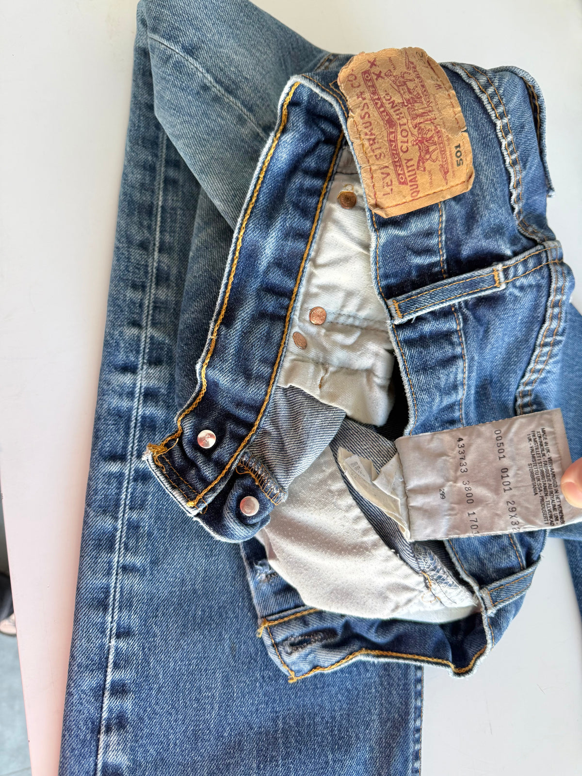 W26 L30 vintage Levis 501 dark blue 25/26” measured waist Y2K levis 501s