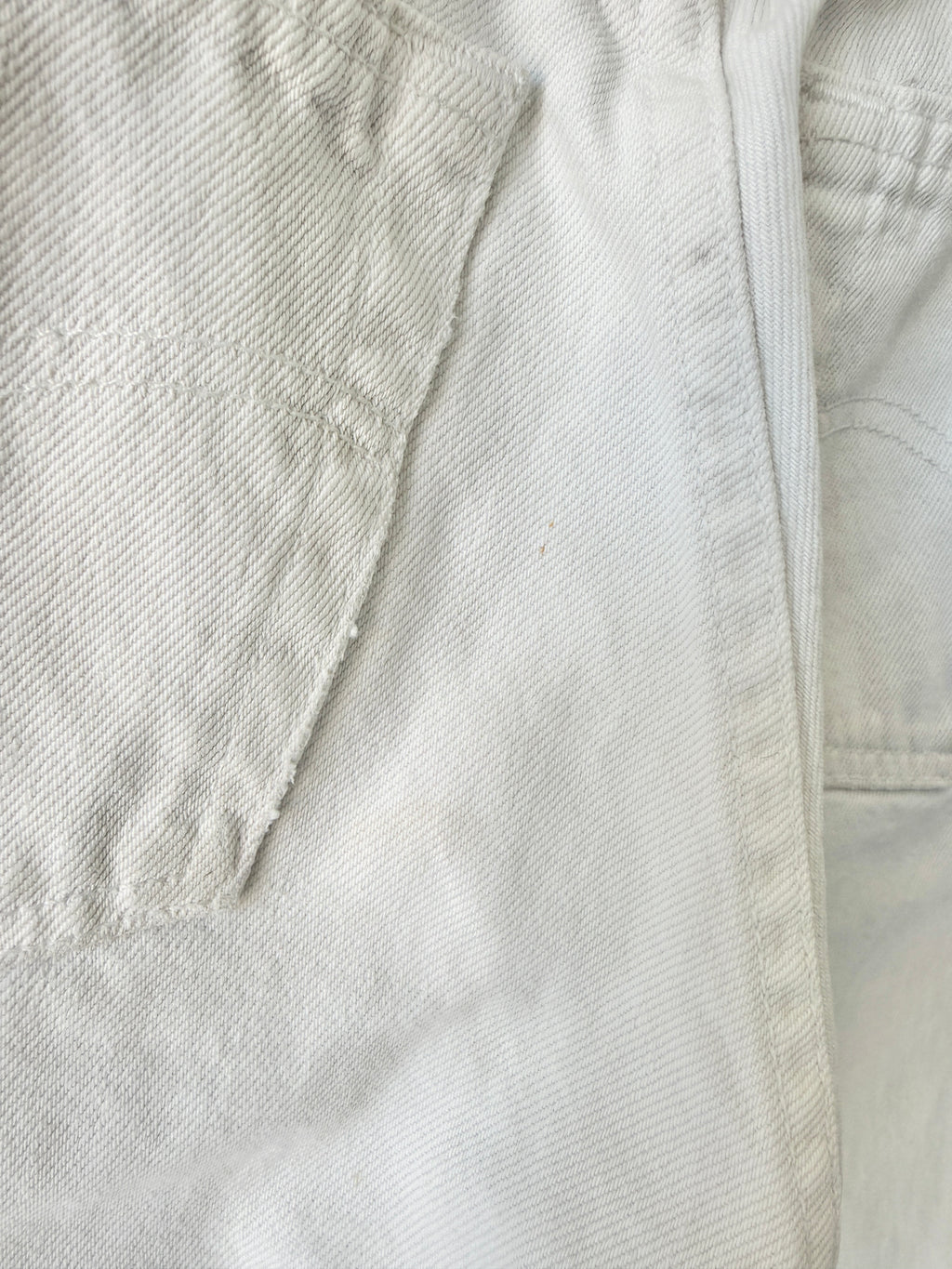 W24 L28 vintage Levis 501 23/24” measured waist white 501s 90s denim