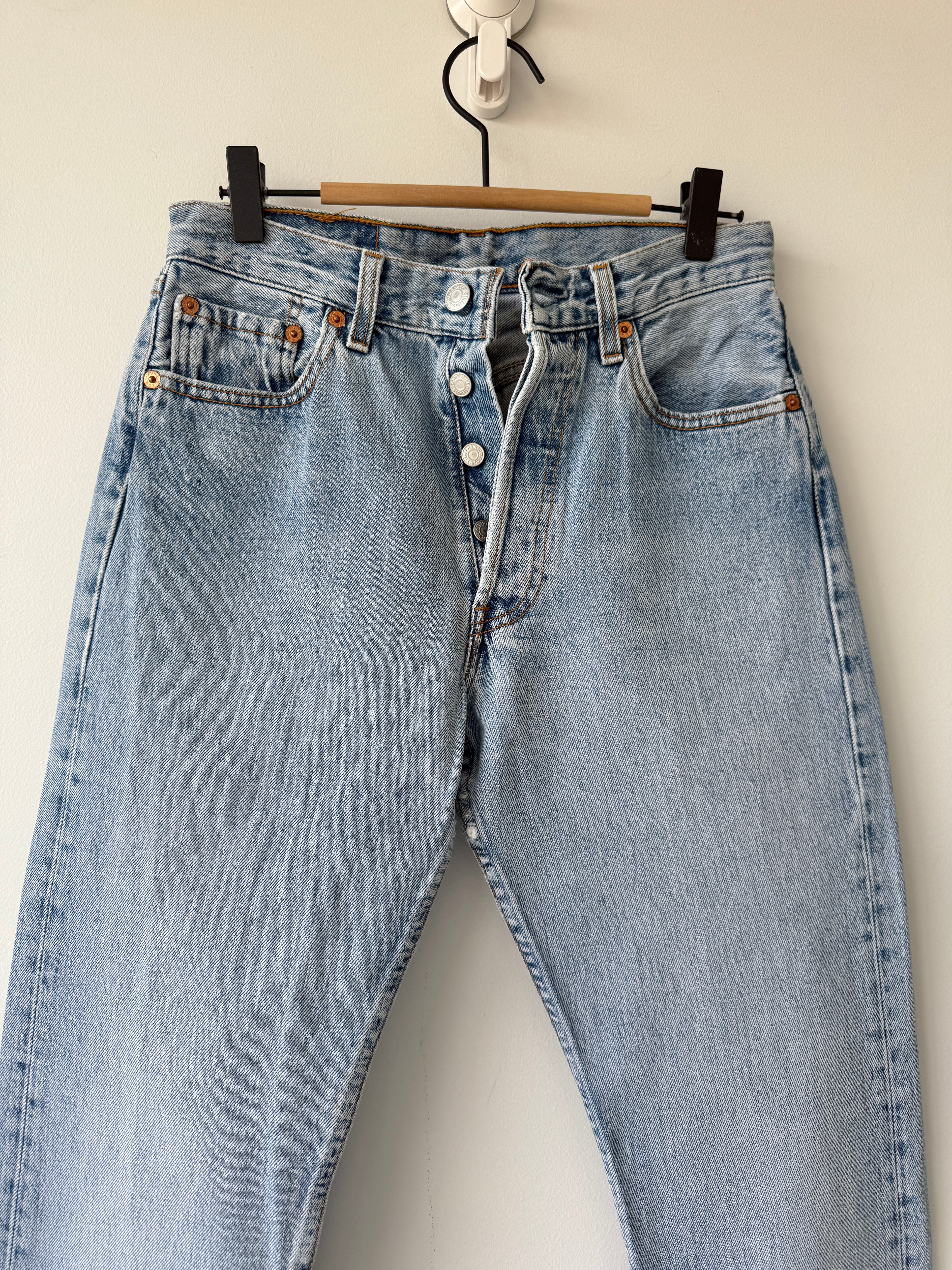W26 L31 vintage Levis 501 25-26” light blue 90s Levi’s 501s