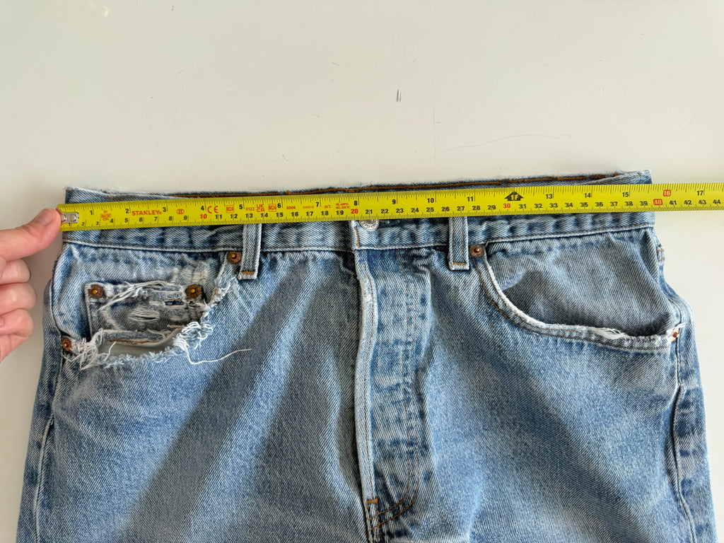 W31 L31 vintage Levis 501 30/31” measured waist light faded blue 80s 501s
