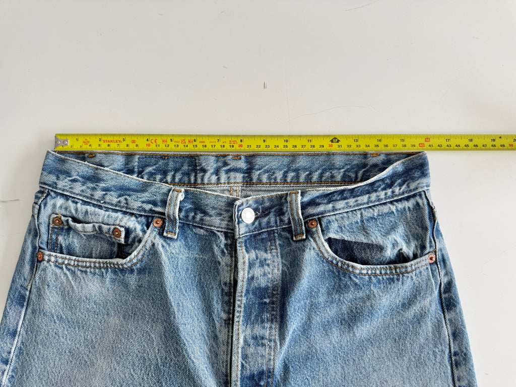 W32 L27 vintage Levis 501 31/32” measured unique faded blue denim 90s USA Levi’s 501s