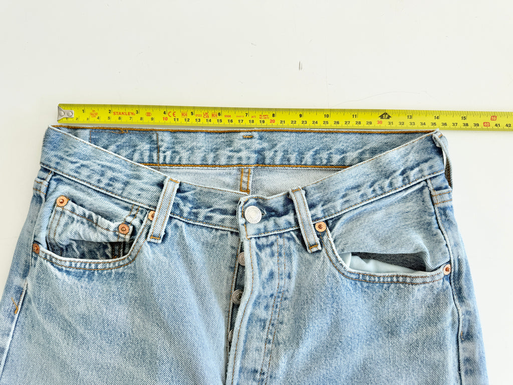 W28 L32 vintage Levis 501 27/28” measured light faded blue denim Levi’s 501s