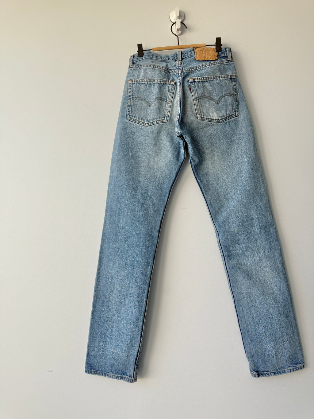 W29 L34 vintage Levis 501 28-29” measured medium faded blue 80s Levi’s 501s