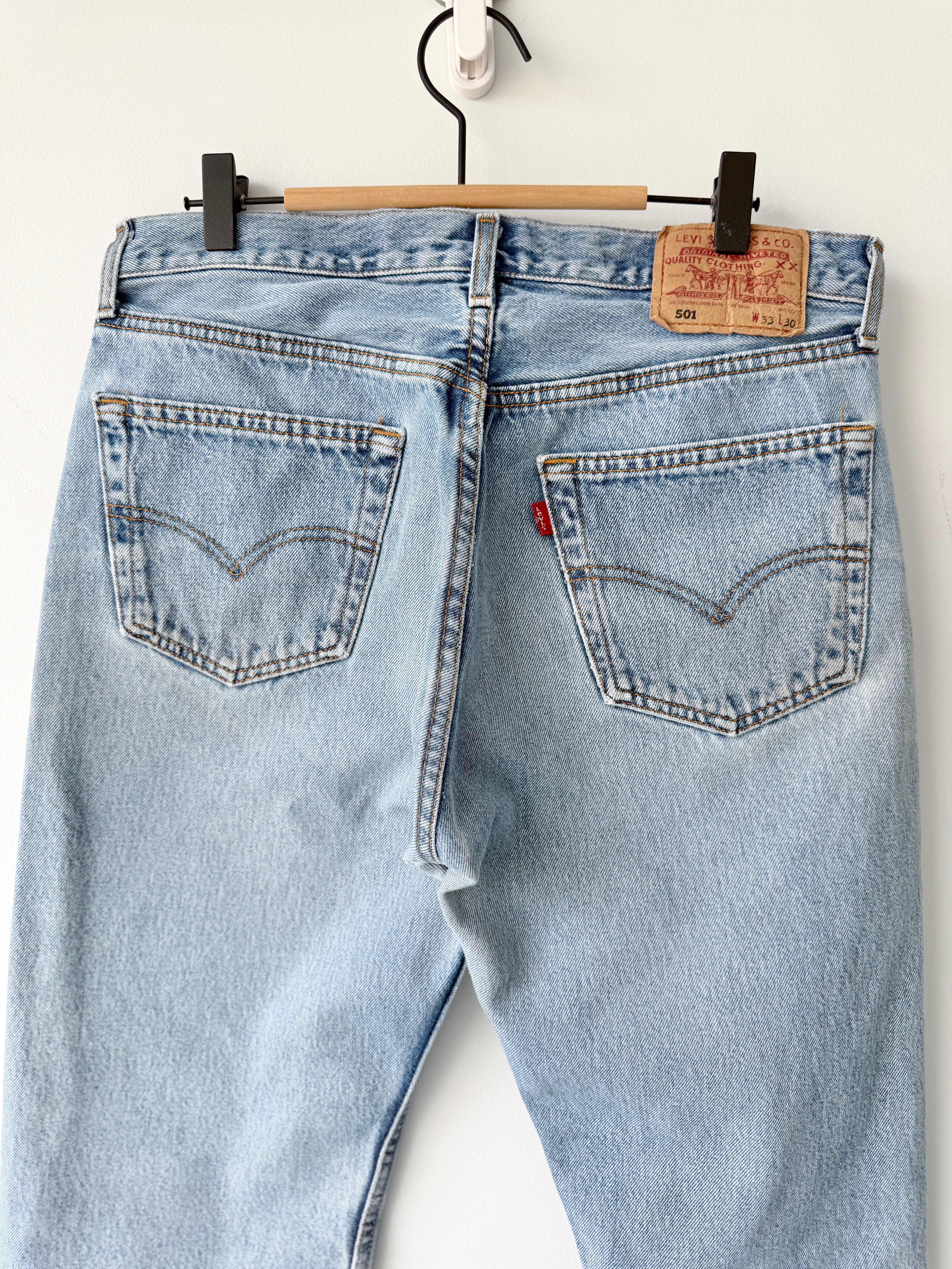 W31 L29 vintage Levis 501 31” measured unique faded blue denim 90s Levi’s 501s