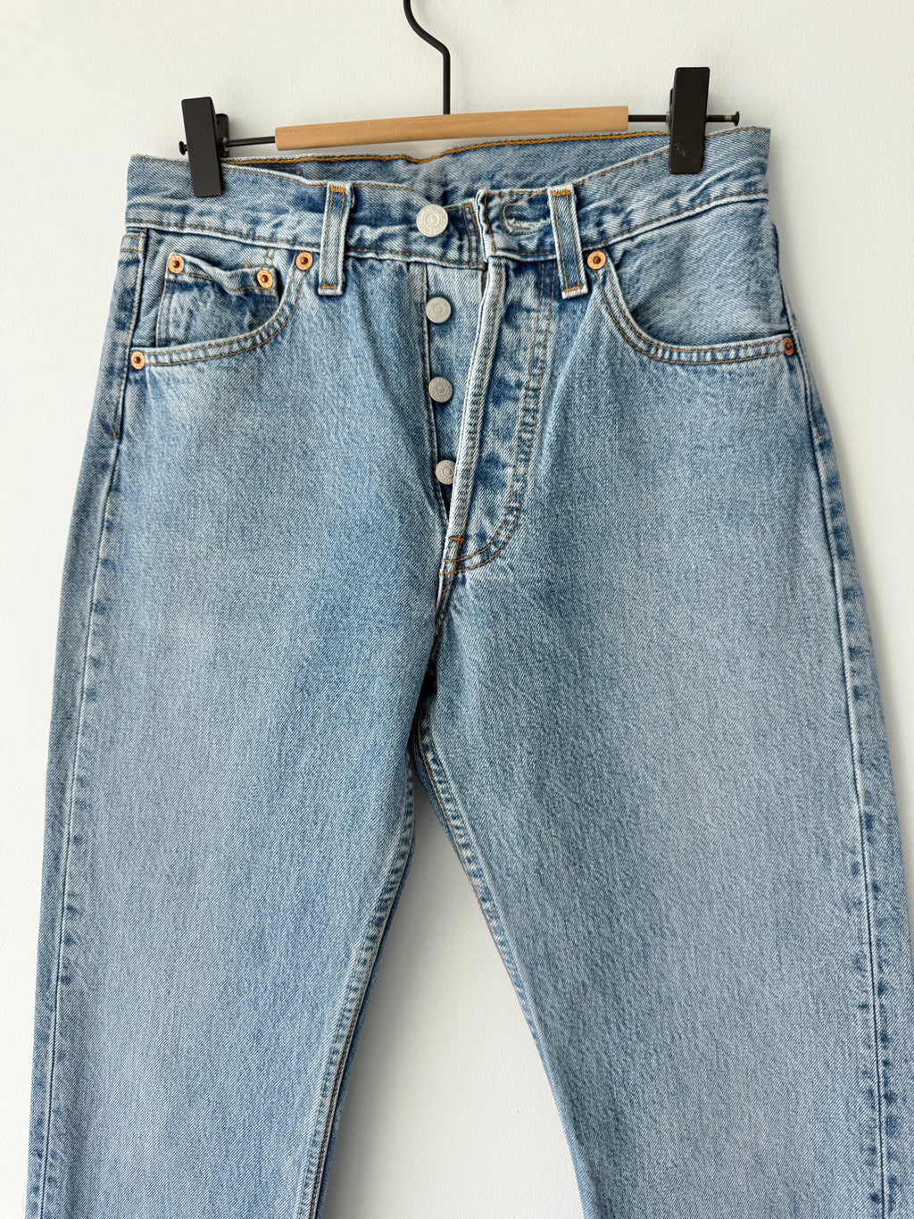 W26 L30 vintage Levis 501 25/26” measured waist medium blue 501s made in 90s