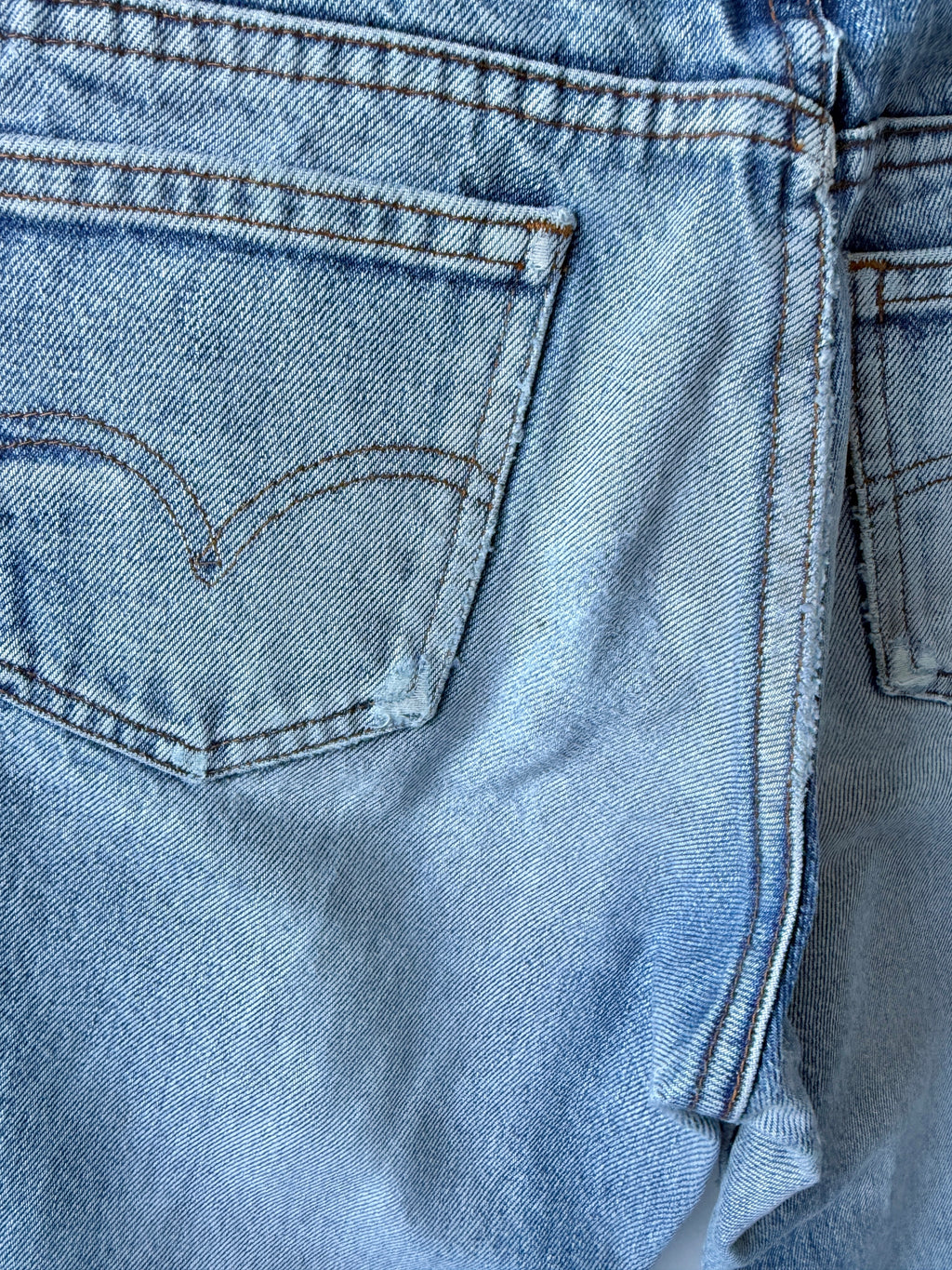 W24 L26 vintage Levis 24/25” measured whiskers denim medium faded blue 70s/80’s levi’s
