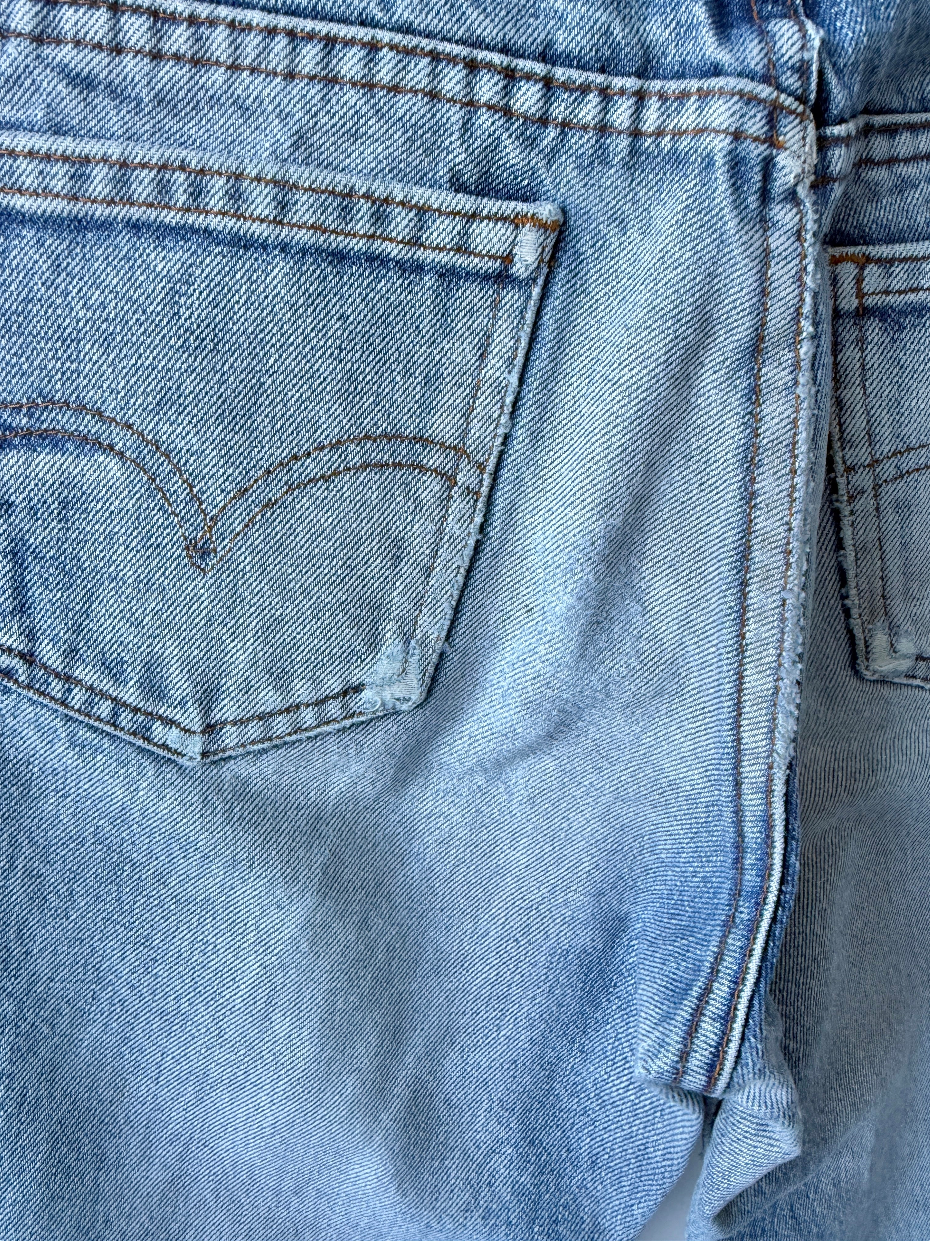 W24 L26 vintage Levis 24/25” measured whiskers denim medium faded blue 70s/80’s levi’s