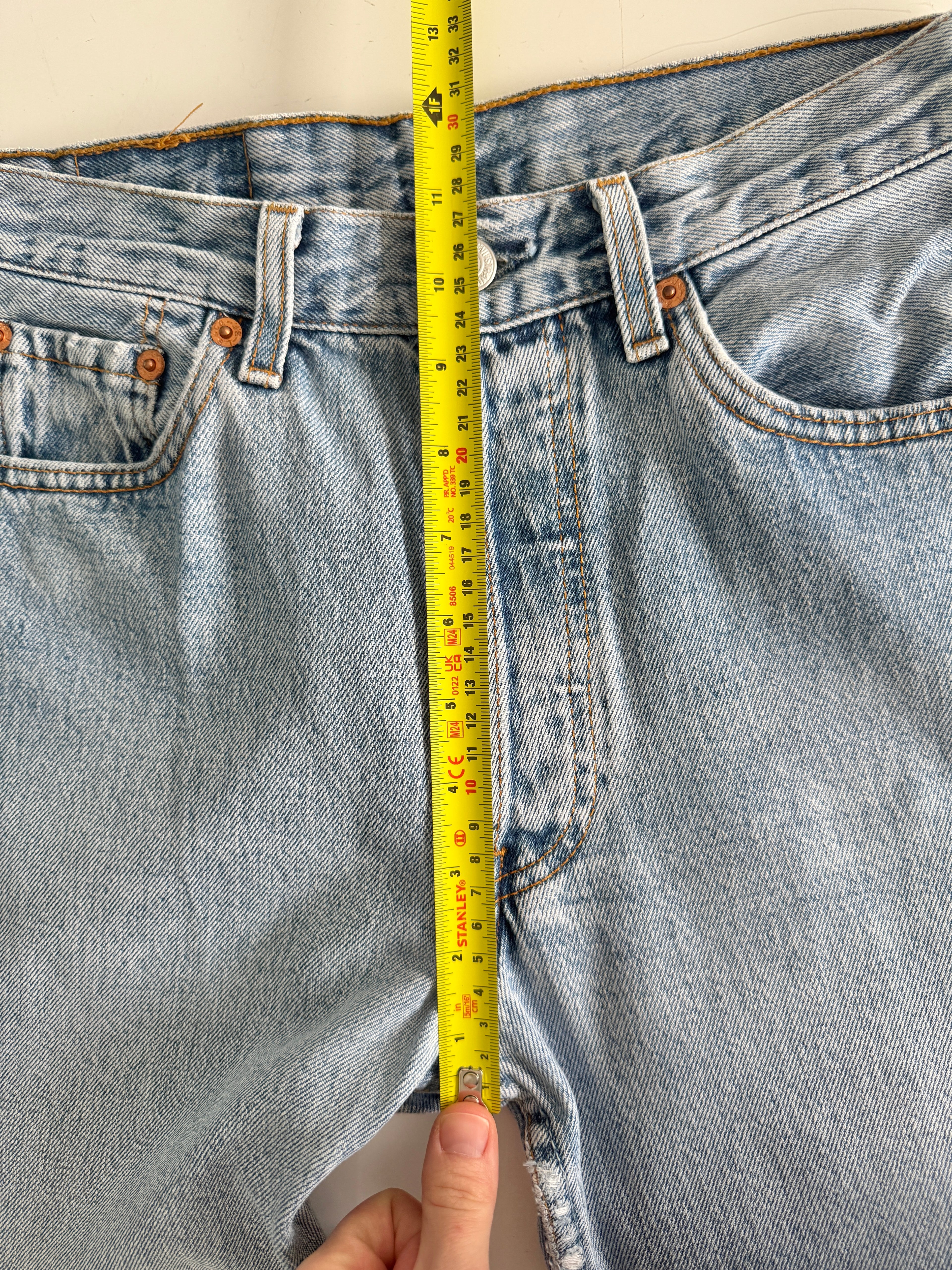 W26 L31 vintage Levis 501 25-26” light blue 90s Levi’s 501s