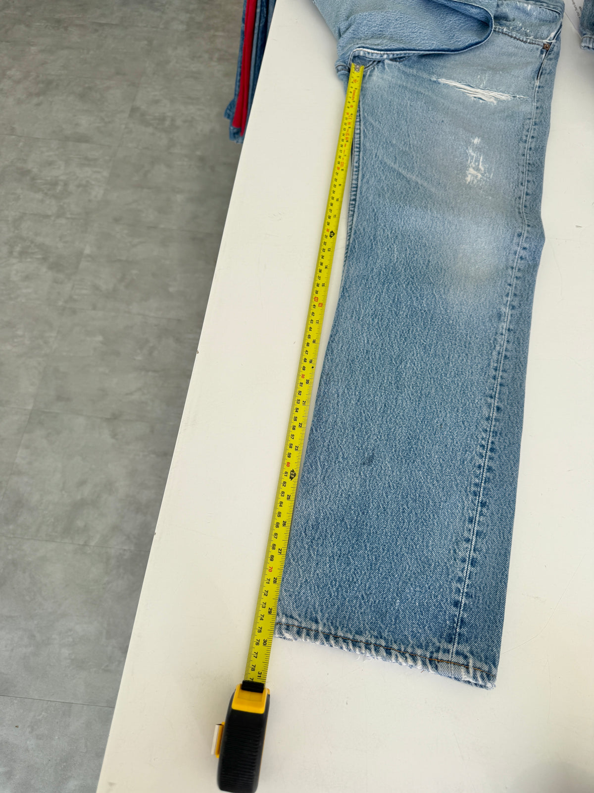 W30 L29 vintage Levis 501 29/30” measured waist faded light blue distressed early 90s USA 501s