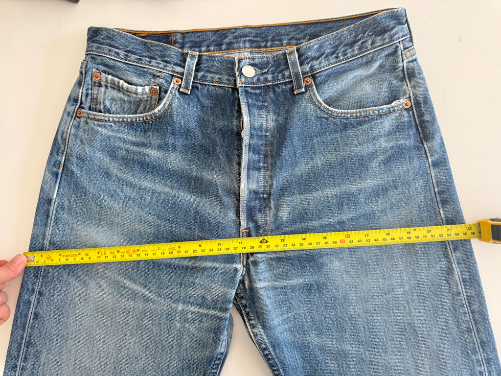 W31 L31 vintage Levis 501 31” measured waist dark blue whiskers Y2K 501s