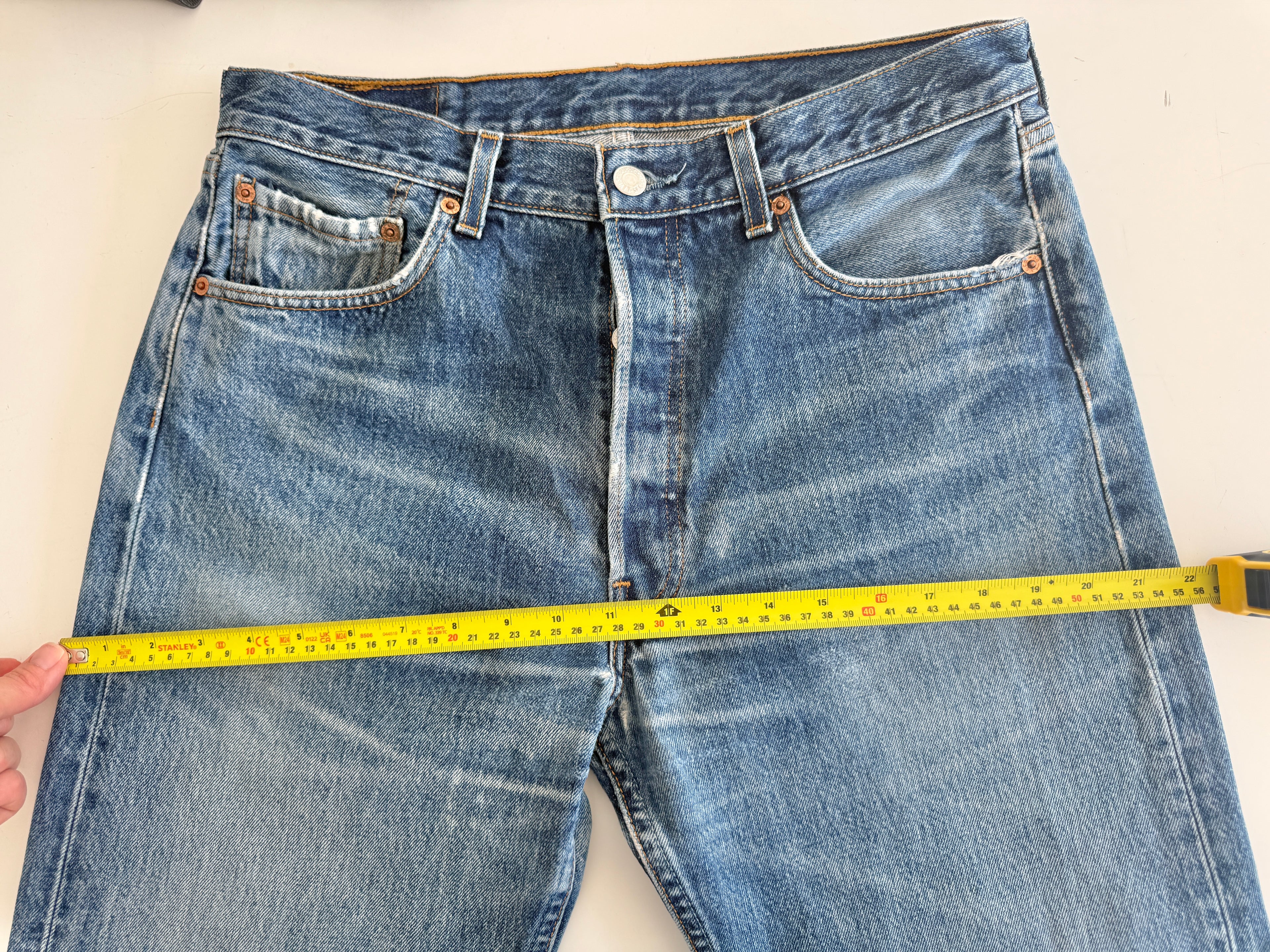 W31 L31 vintage Levis 501 31” measured waist dark blue whiskers Y2K 501s